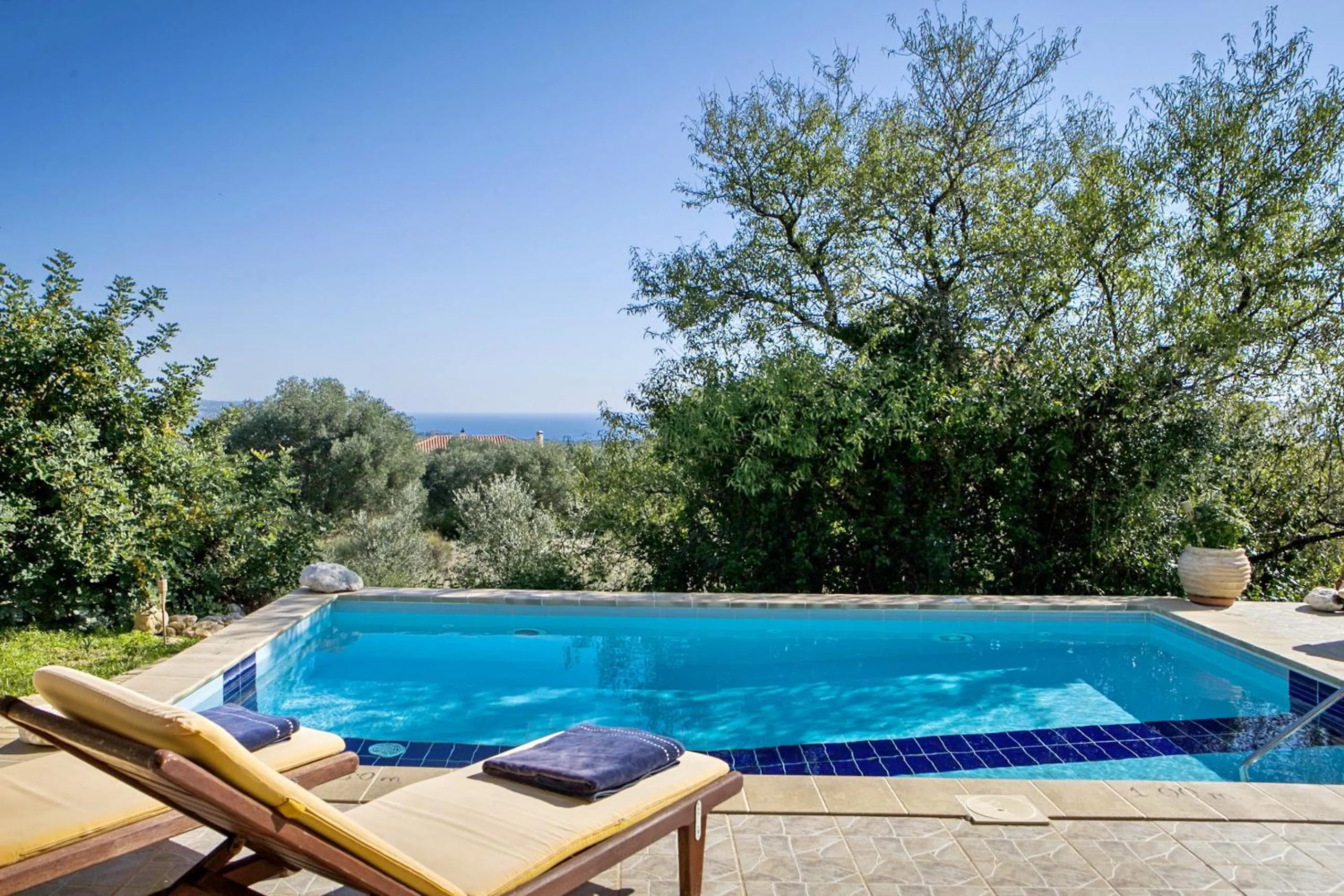 Swimming pool in Villa Yianna