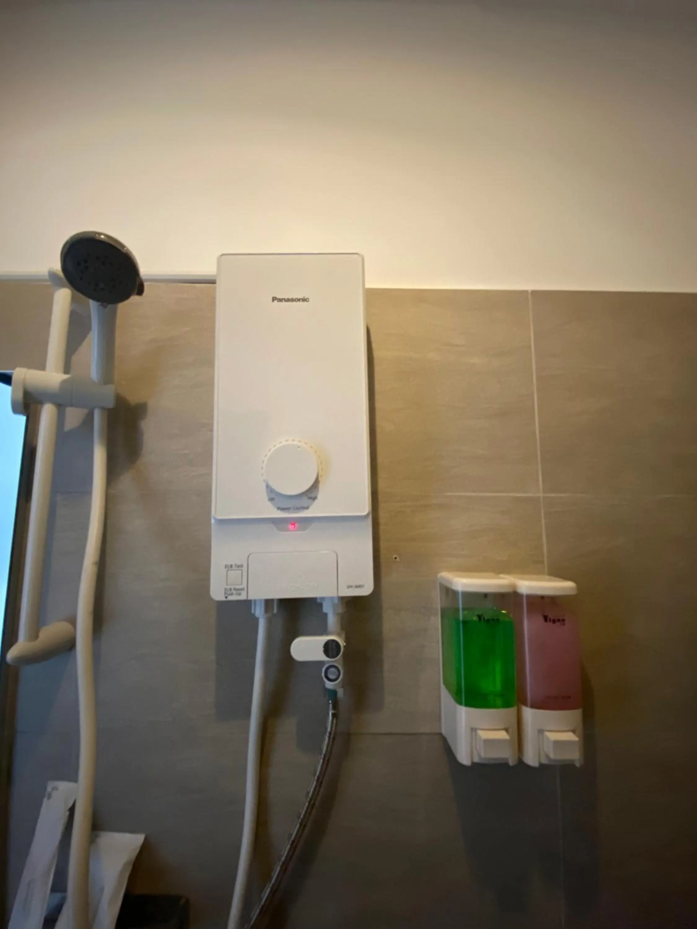 Shower in Feliz Hostel Cafe & Bar