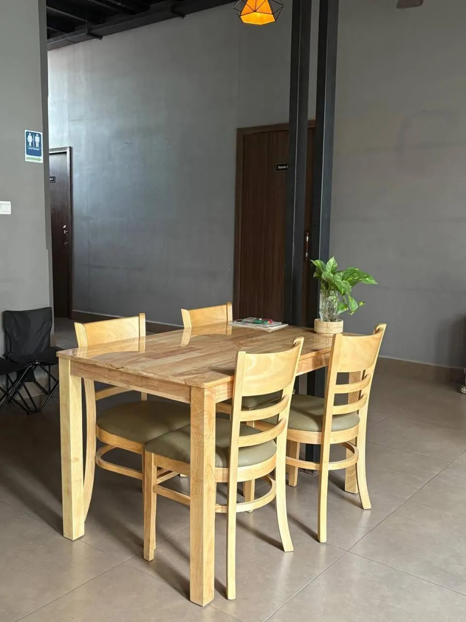 Communal lounge/ TV room in Hostel FUJI