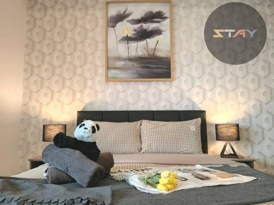 Bed in GM 2904 Couple Cozy Netflix 100mbps BySTAY