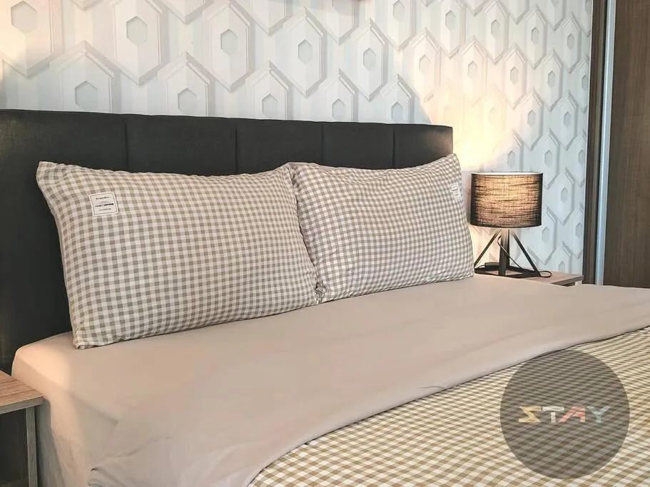 Bed in GM 2904 Couple Cozy Netflix 100mbps BySTAY