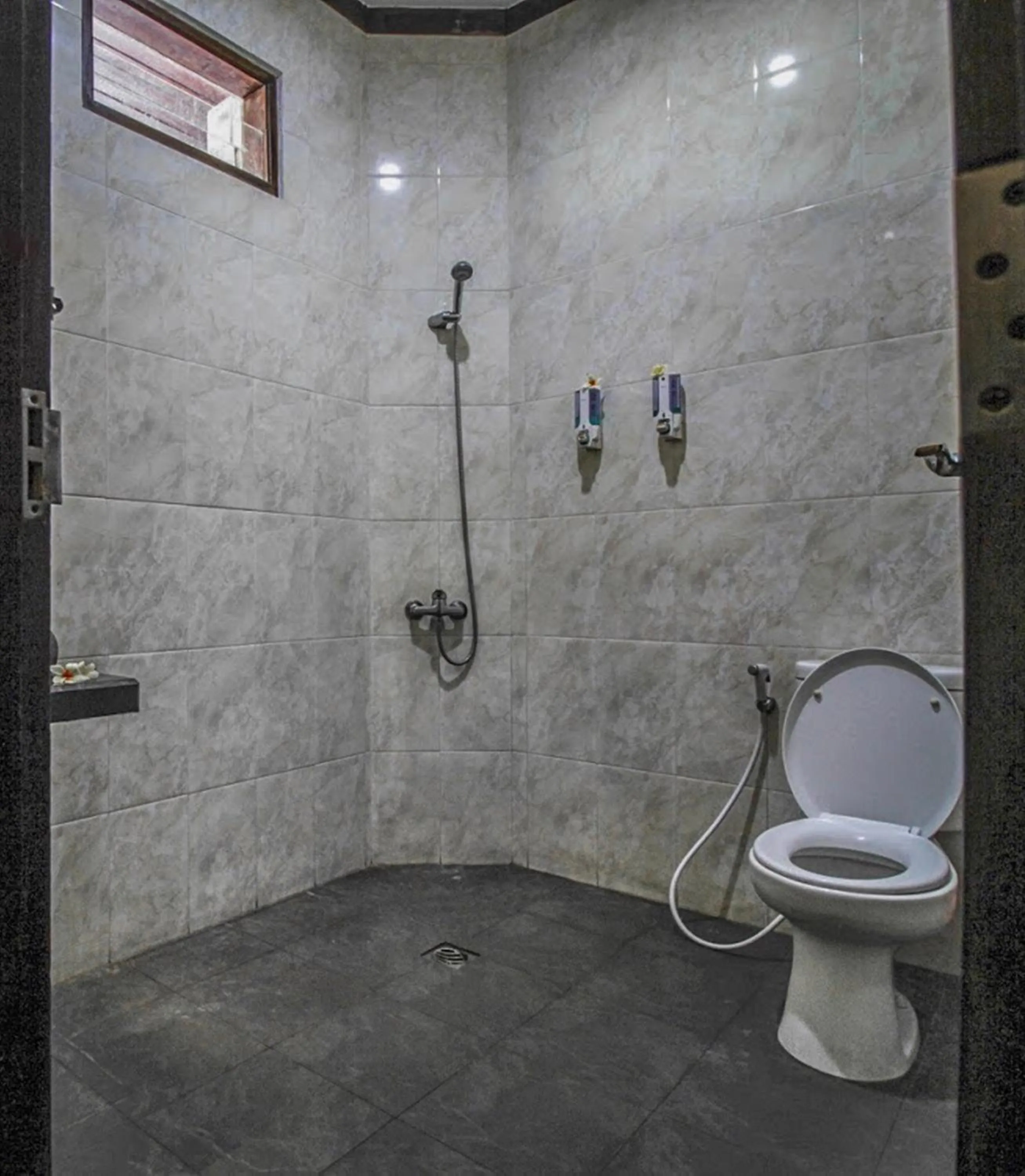 Shower in The Galuh Pekutatan