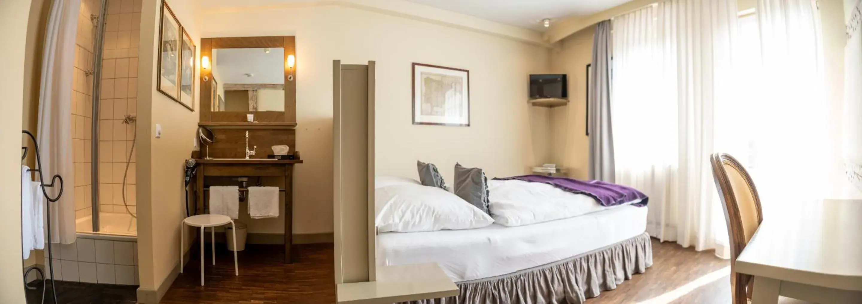 Bedroom, Bed in Friedrich von Schiller Hotel Bedroom, Bed in Friedrich von Schiller Hotel