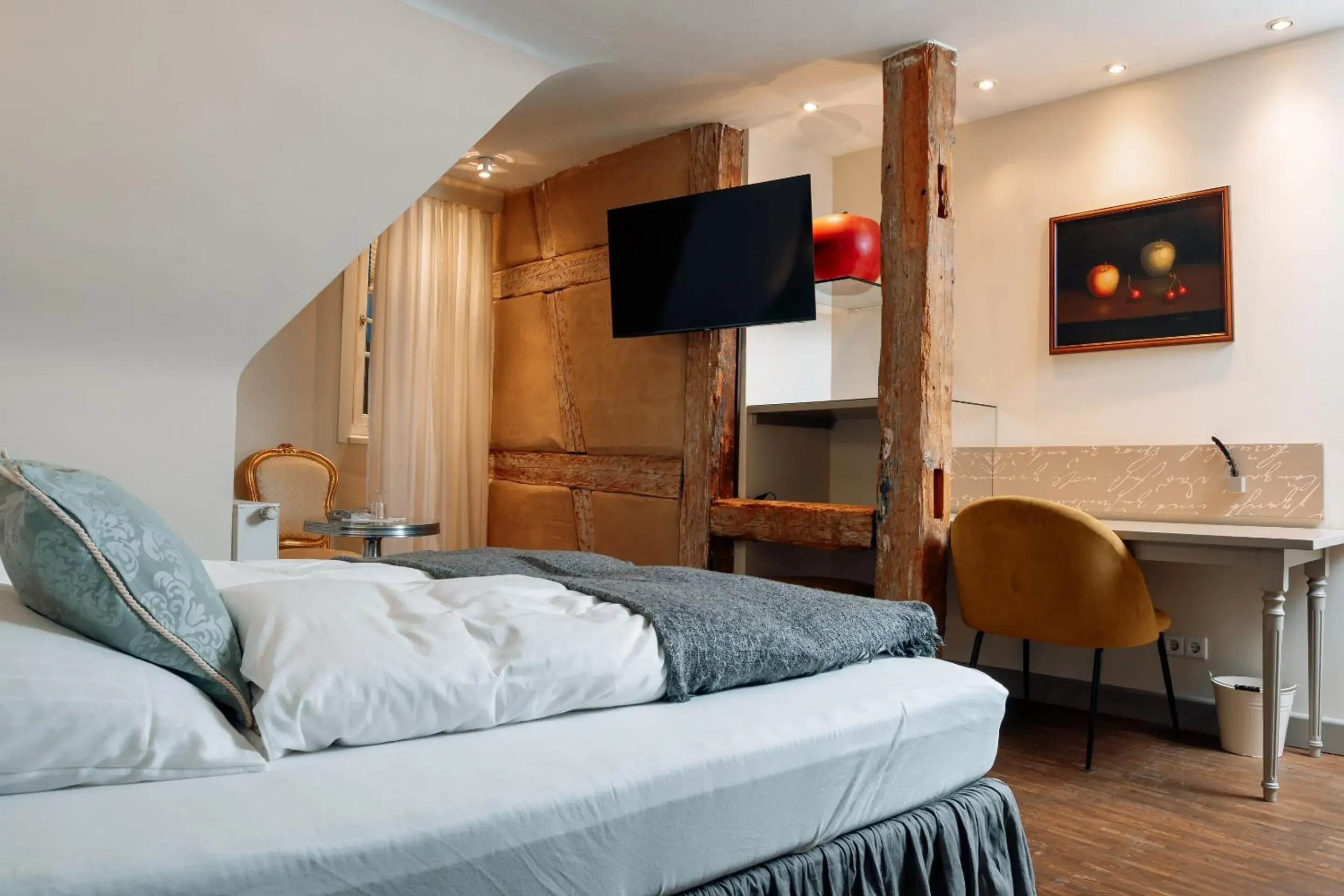 Bedroom, Bed in Friedrich von Schiller Hotel Bedroom, Bed in Friedrich von Schiller Hotel