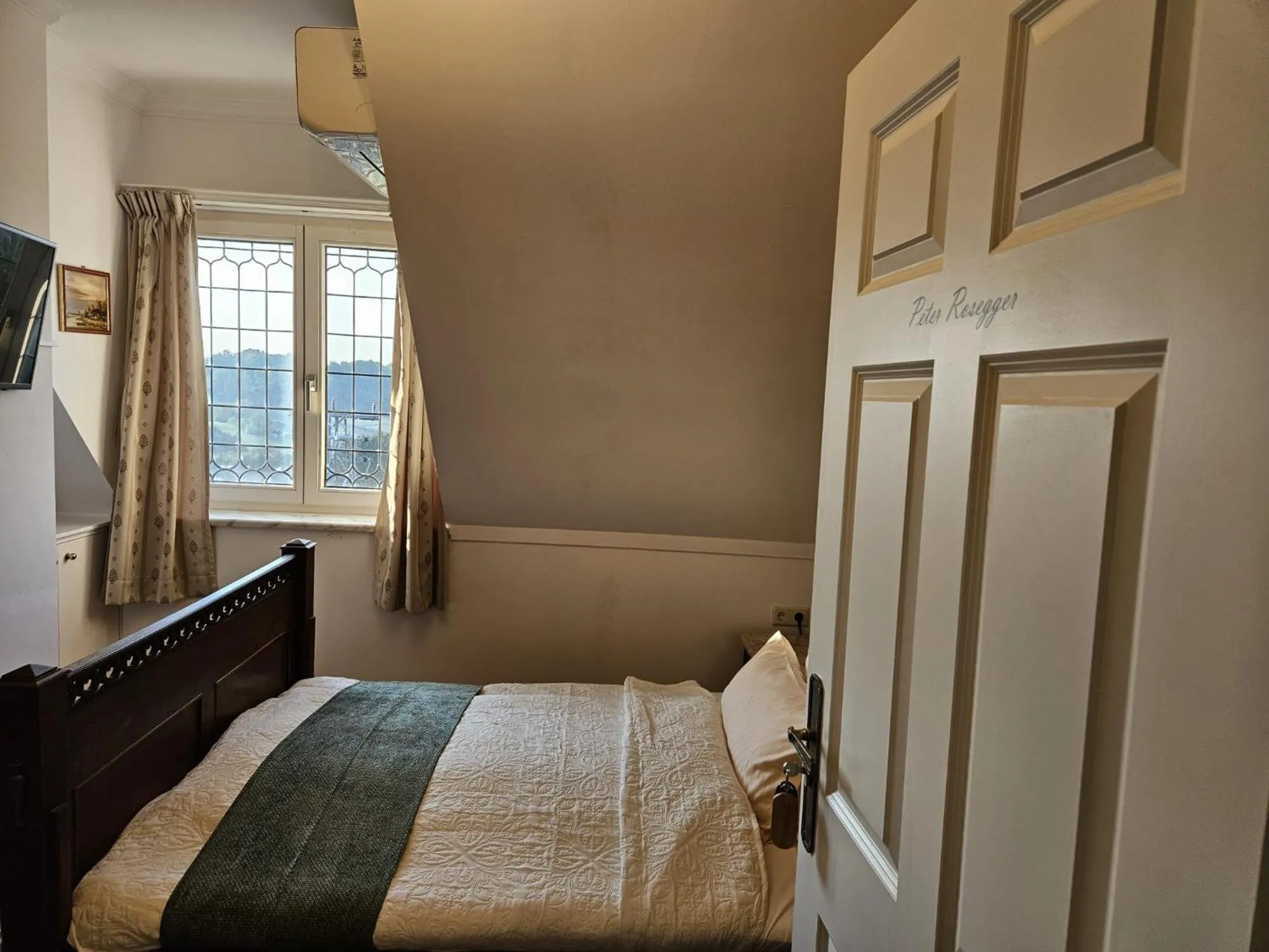 Photo of the whole room, Bed in Klein Holland