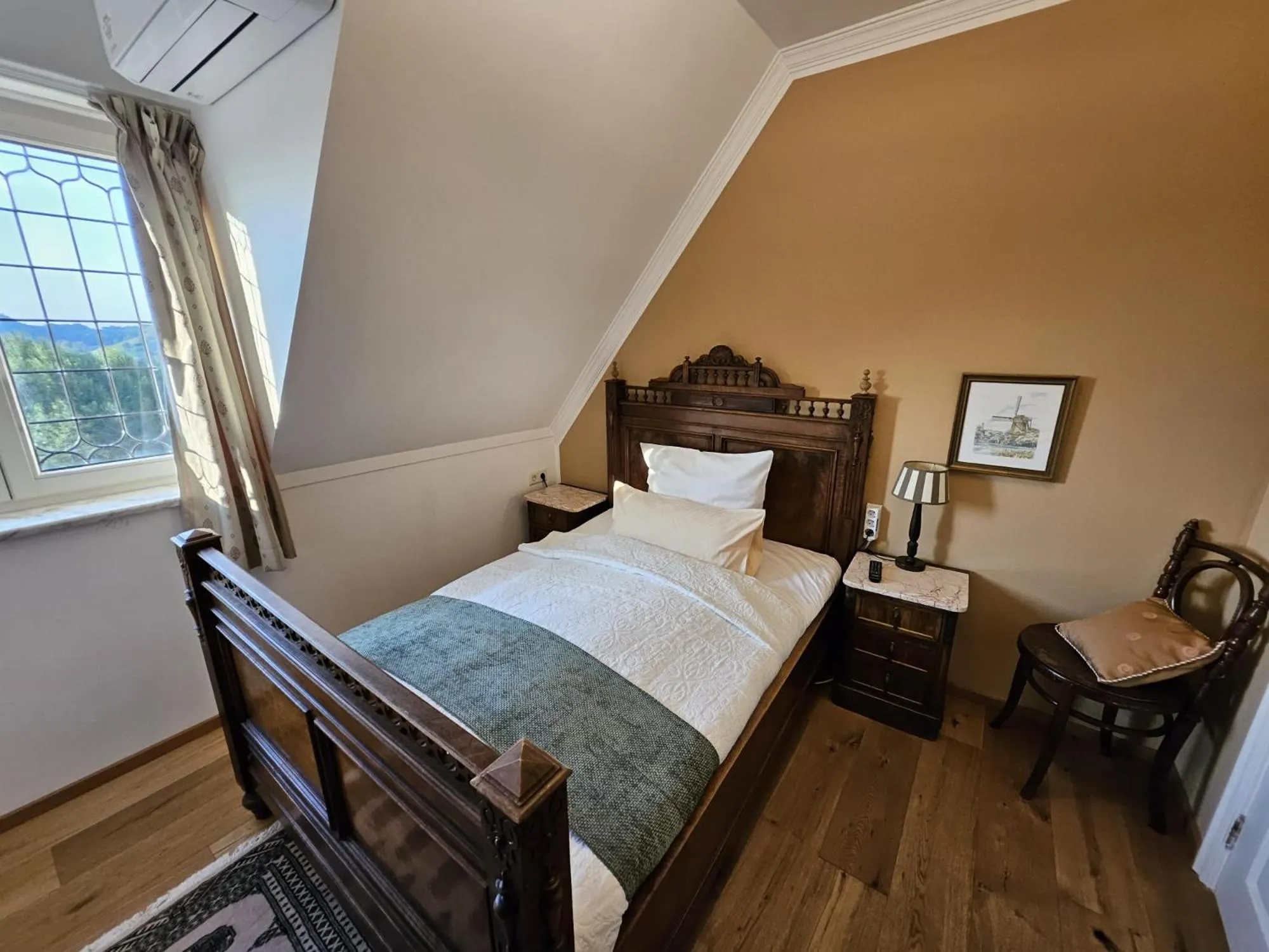 Photo of the whole room, Bed in Klein Holland