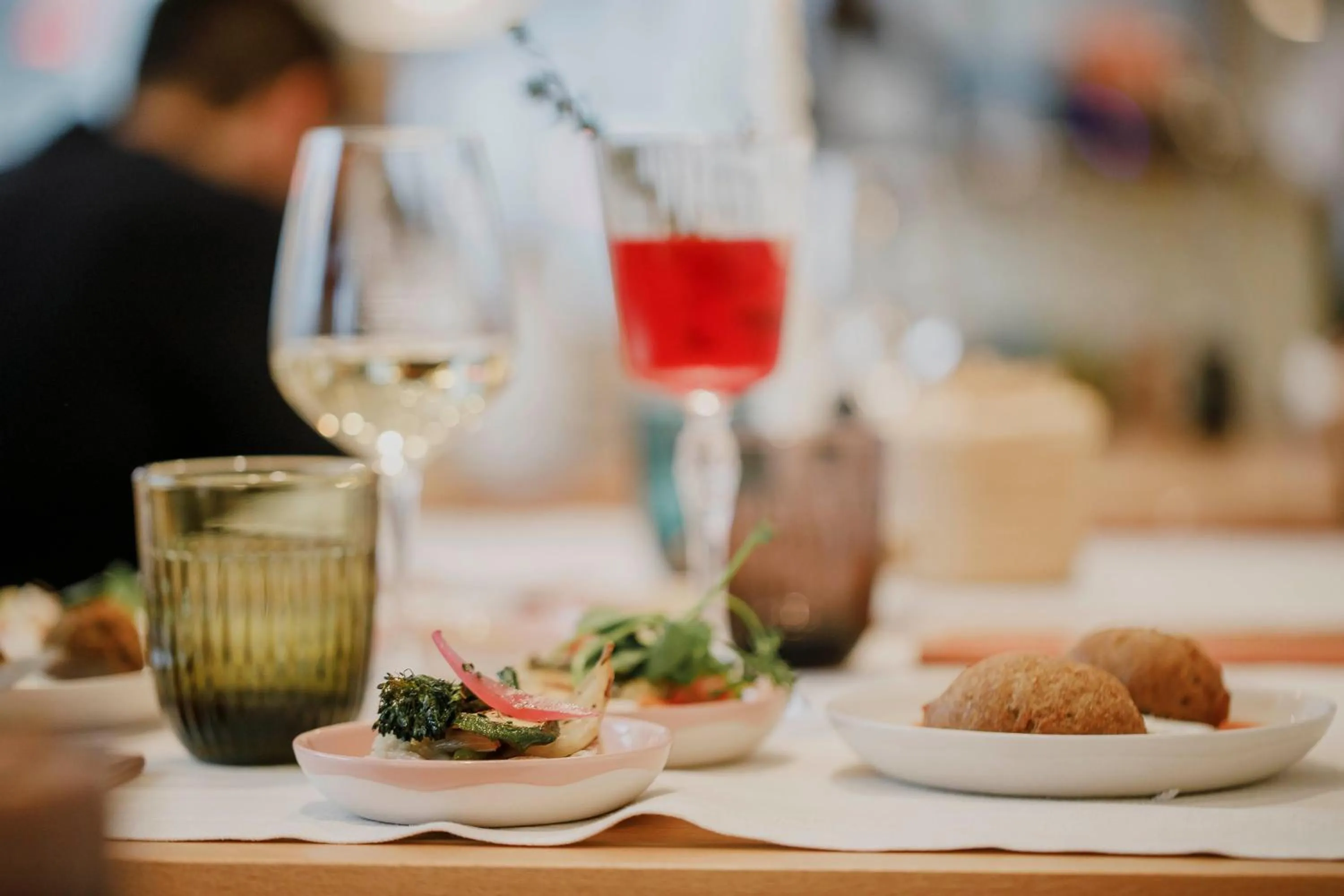 Restaurant/places to eat in HOOD Hotel