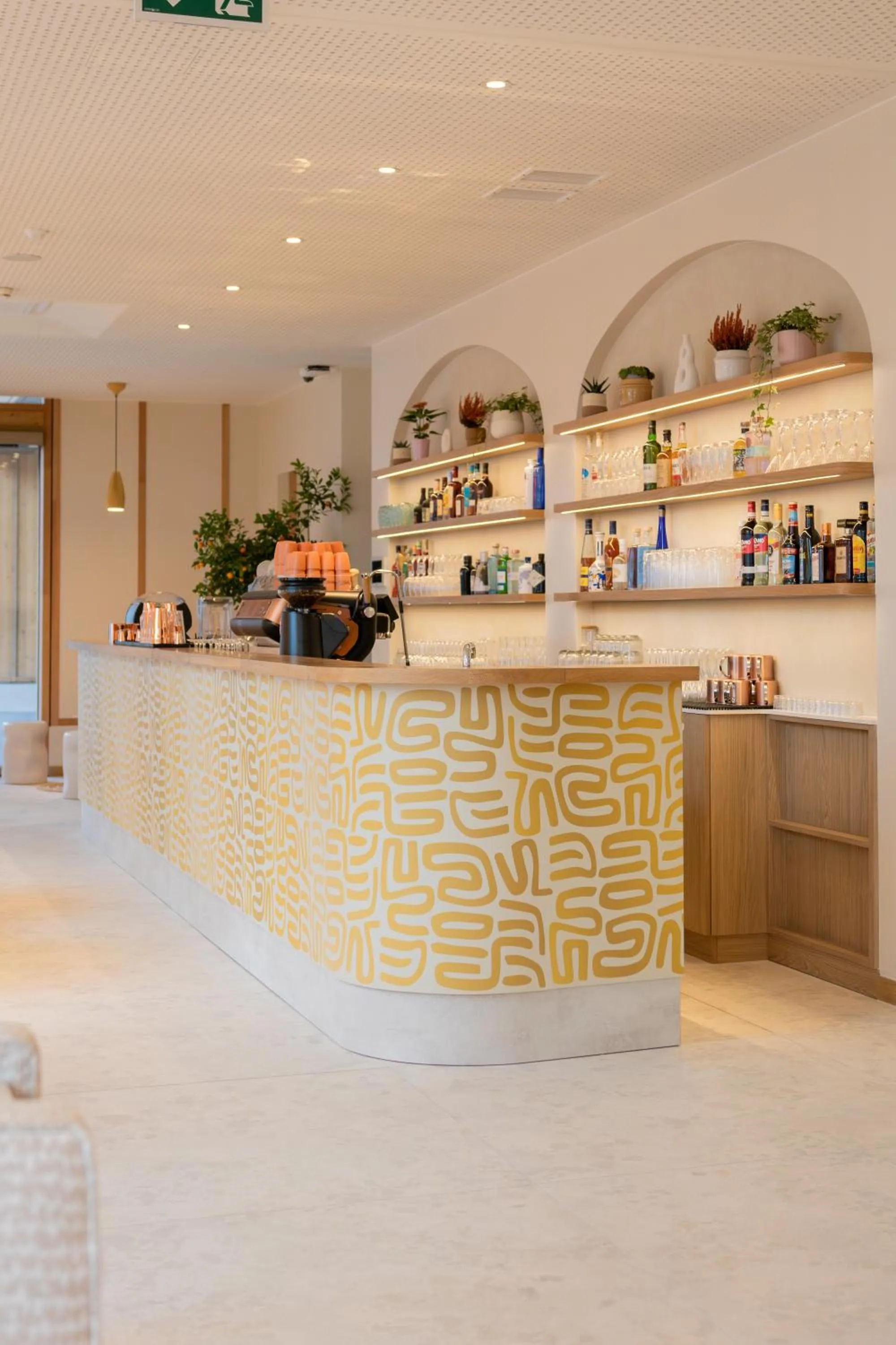 Restaurant/places to eat in HOOD Hotel