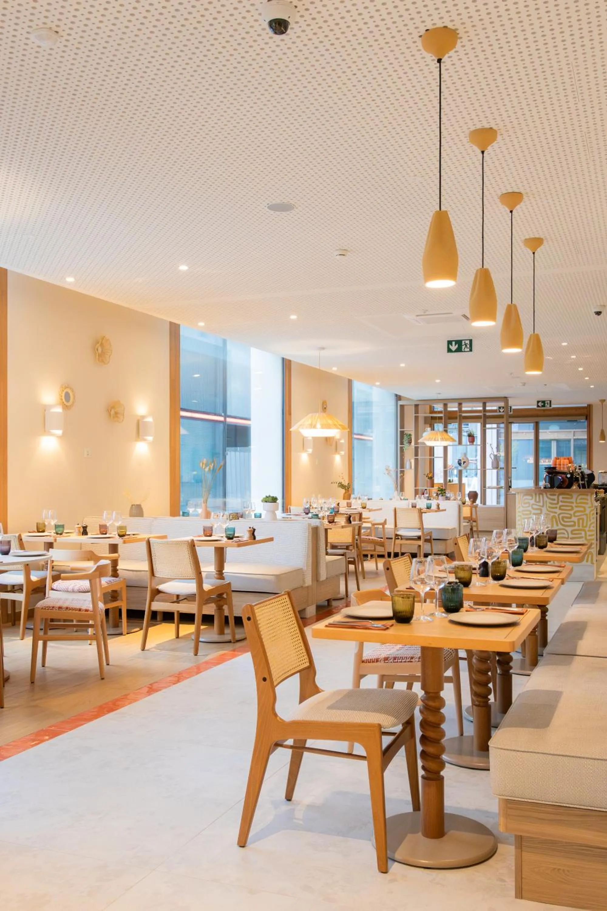 Restaurant/places to eat in HOOD Hotel