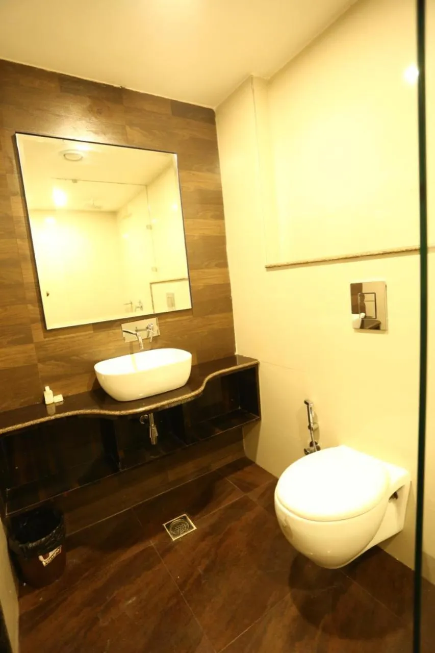 Bathroom in Hotel Gagan Regency