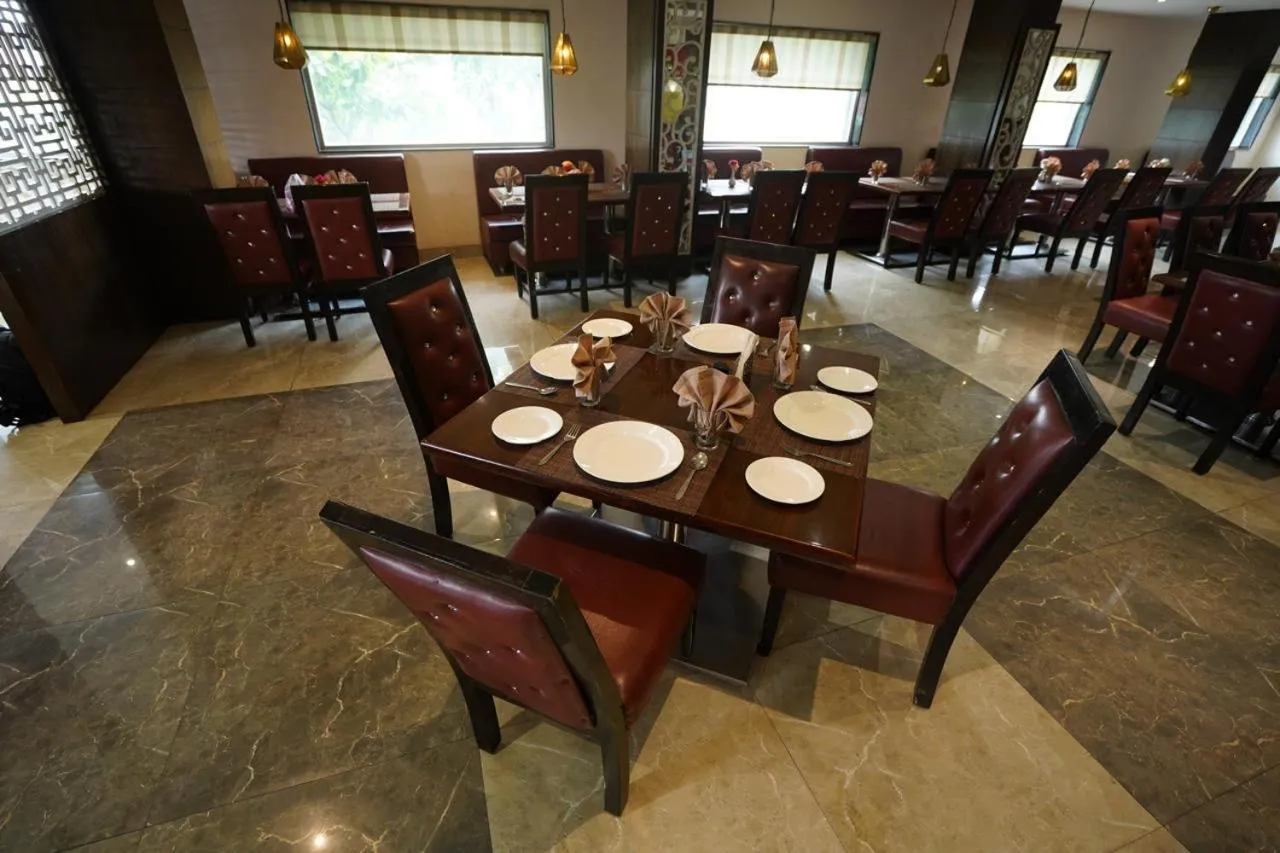 Restaurant/places to eat in Hotel Gagan Regency