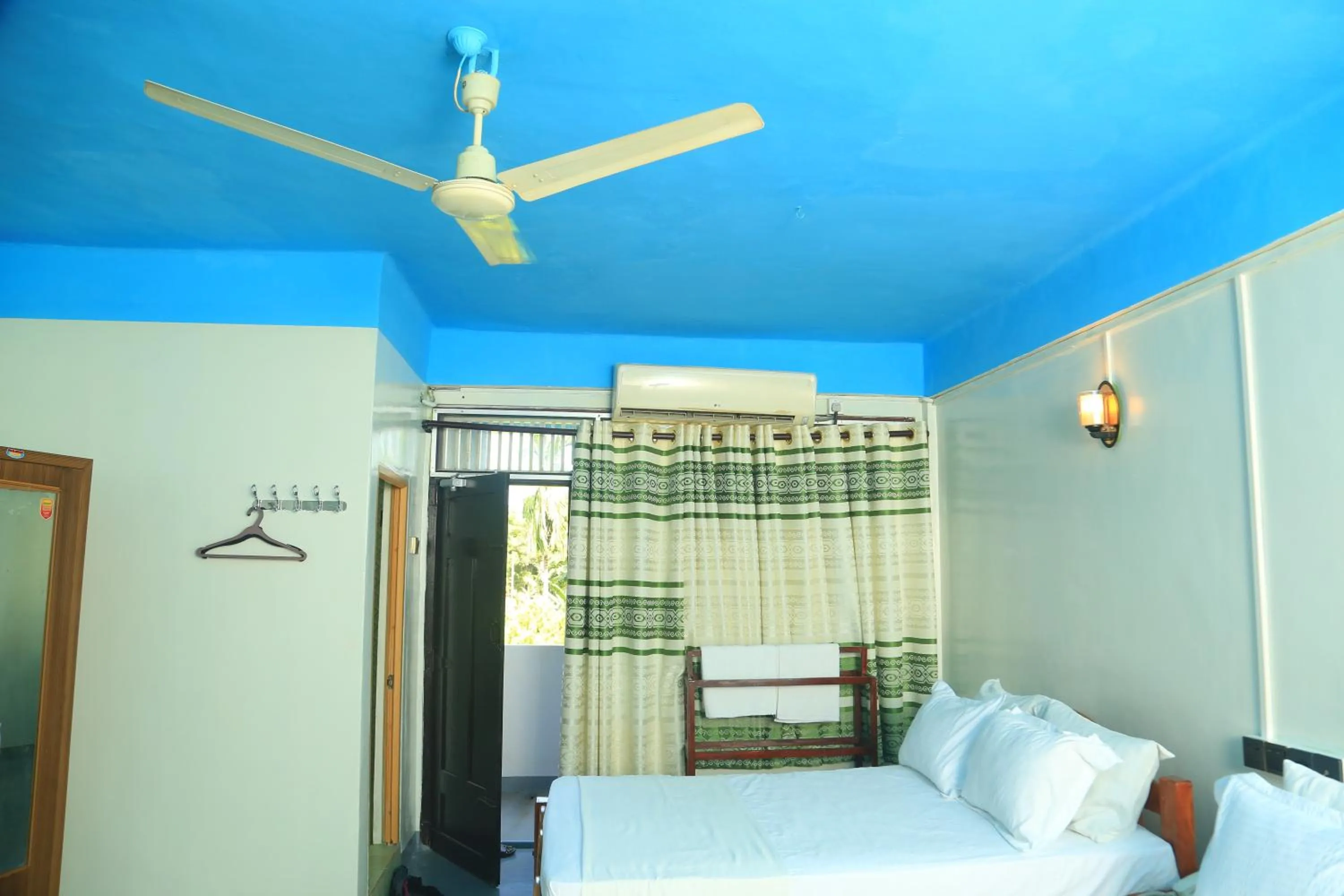 Bed in AKR Hotel Kilinochchi