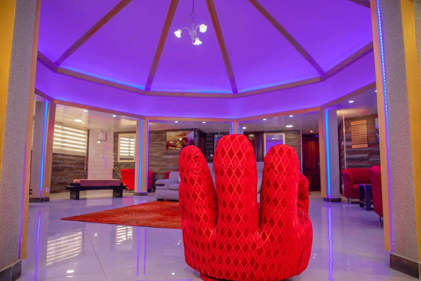 Communal lounge/ TV room in Hôtel Darou Khoudoss