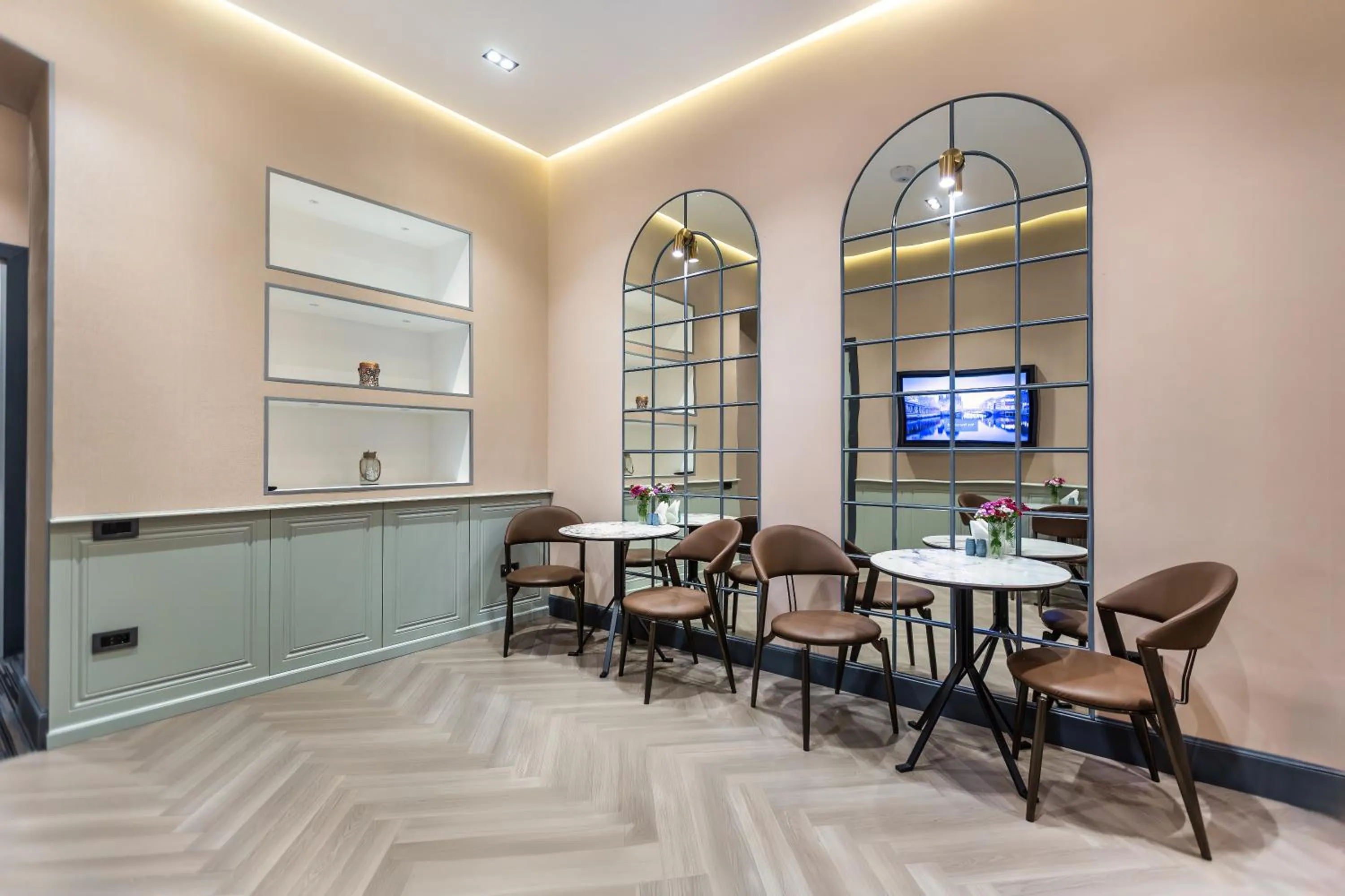 Restaurant/places to eat in Nizami Central Park Hotel