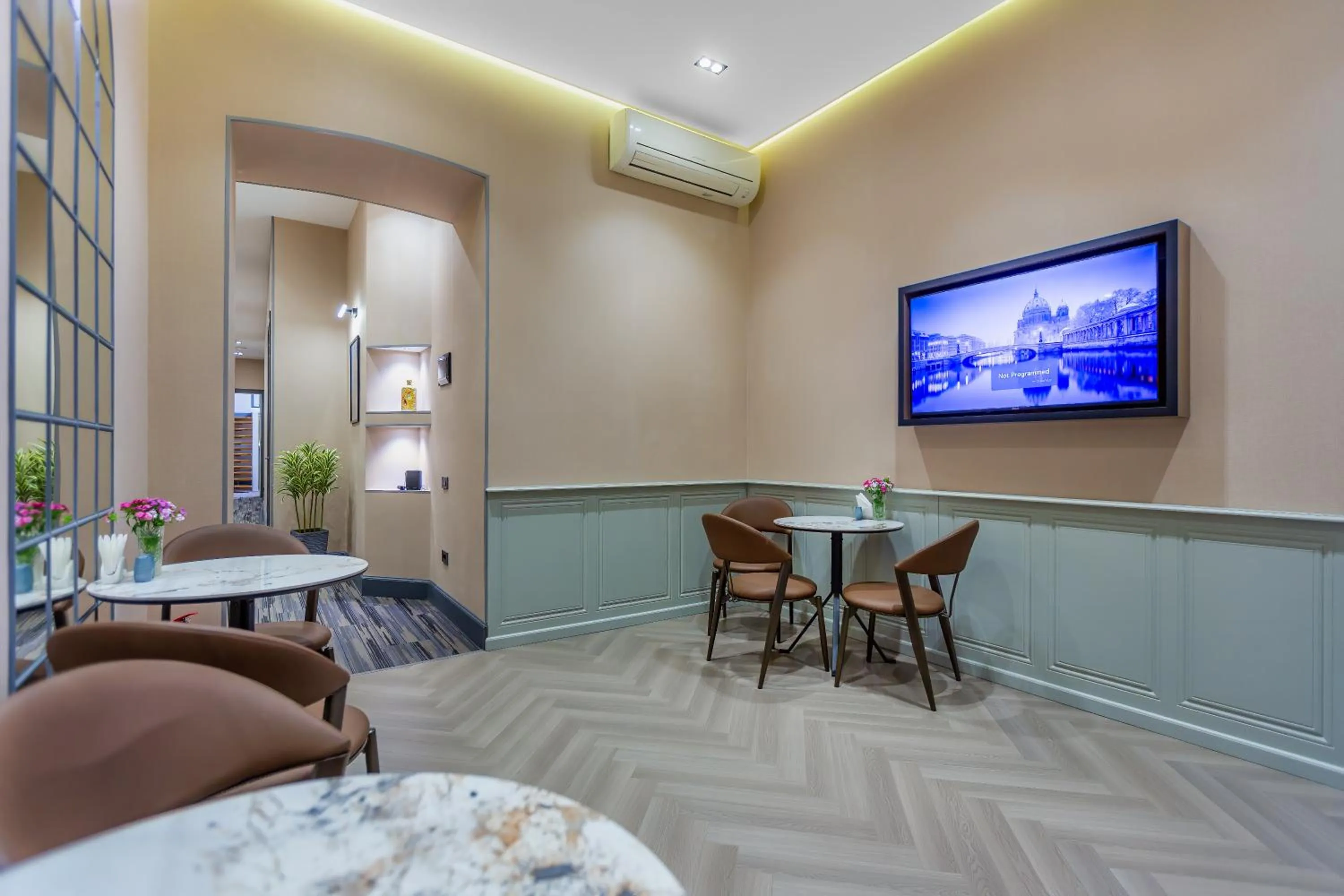 Restaurant/places to eat in Nizami Central Park Hotel