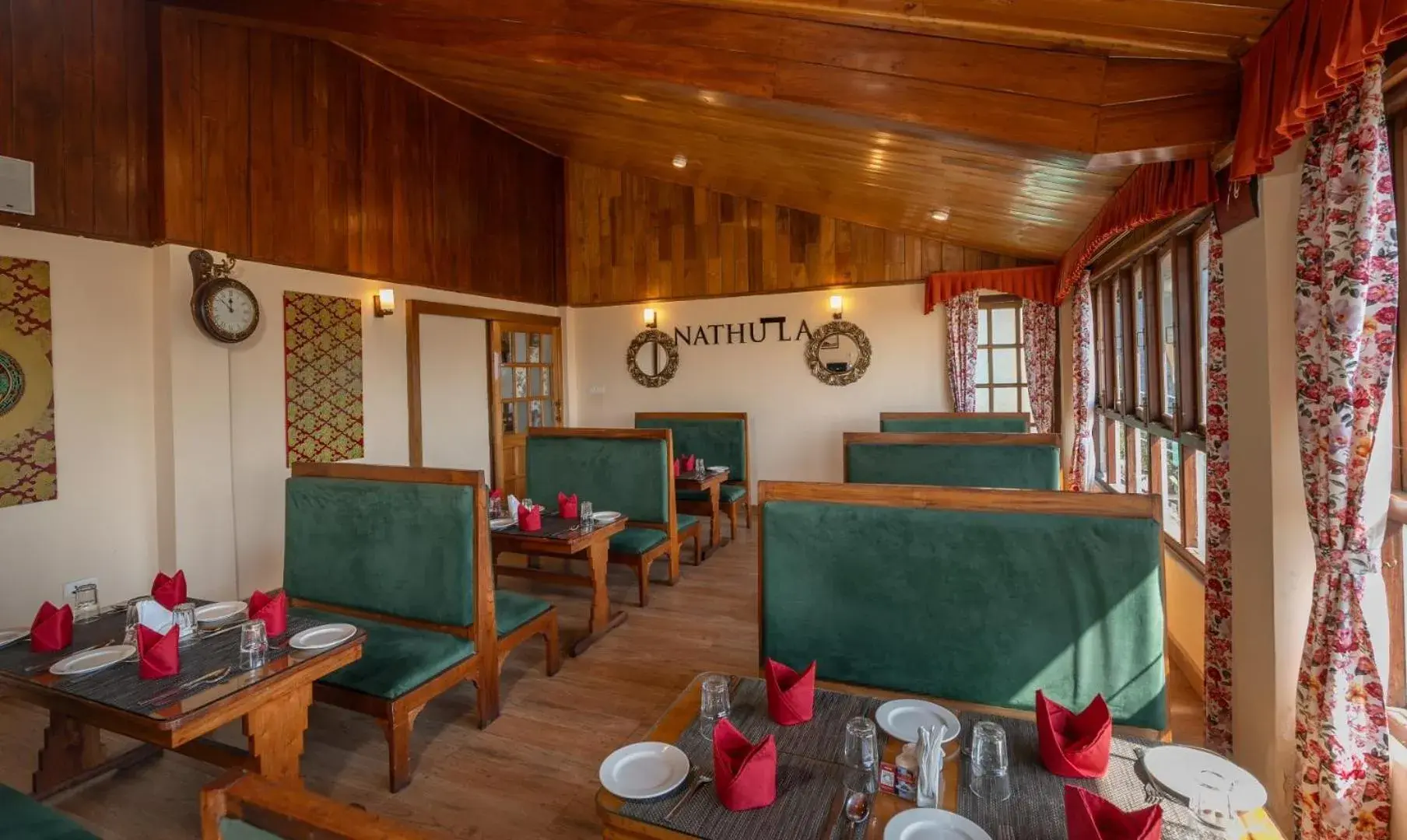 Restaurant/places to eat in Summit Namnang Courtyard & Spa Near Mg Marg Restaurant/places to eat in Summit Namnang Courtyard & Spa Near Mg Marg