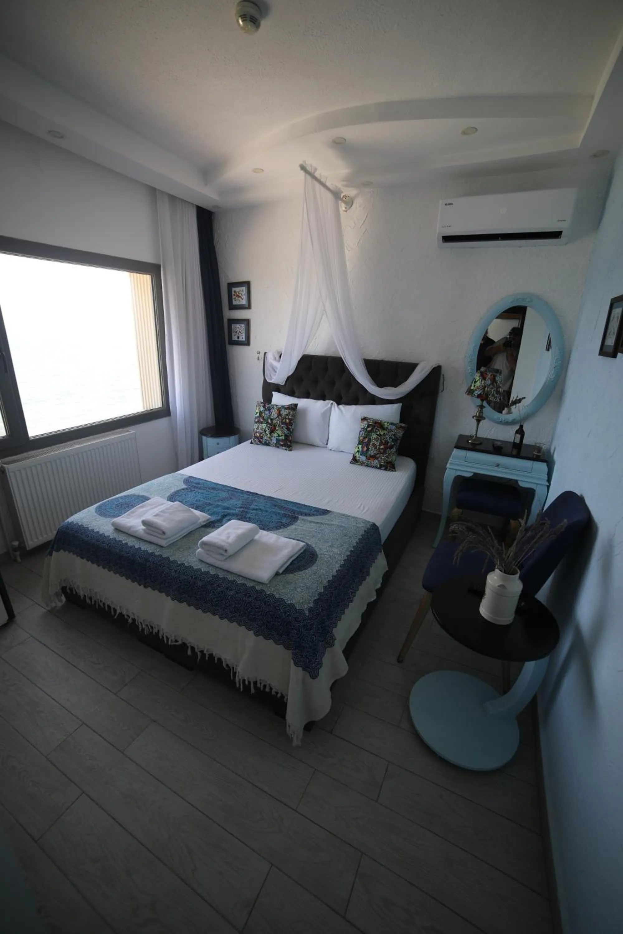 Property building, Bed in Bambu Urla Otel