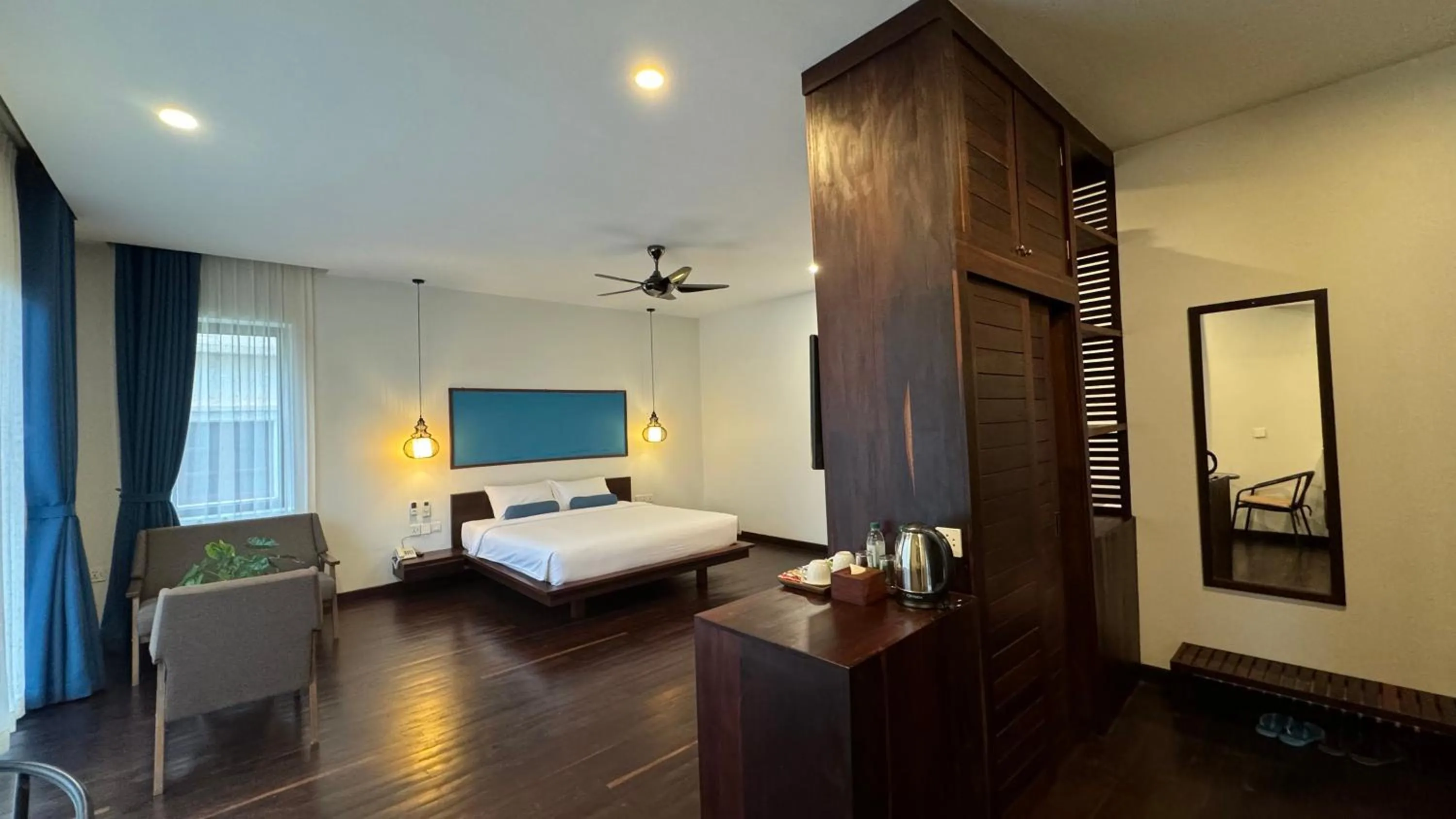 Photo of the whole room, Bed in Mealy Villa