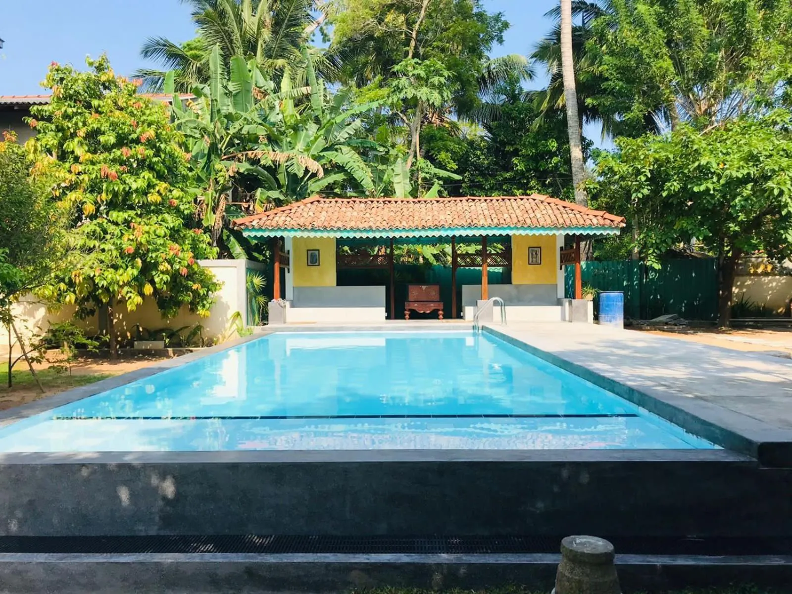 Swimming pool in Hiding Unawatuna