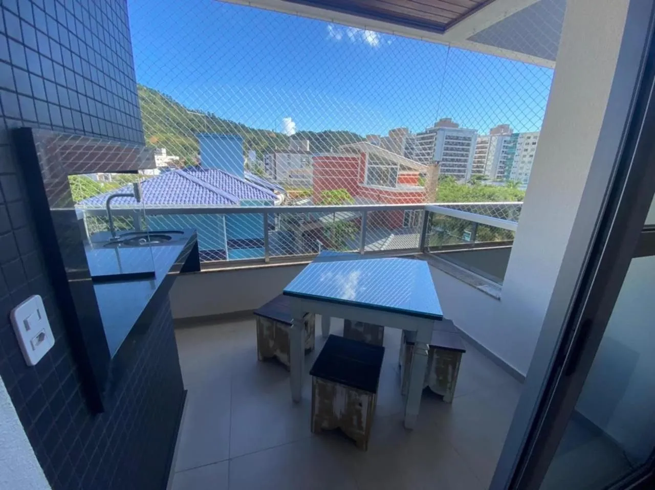 Cód 66 - Excelente apartamento á 350 do mar