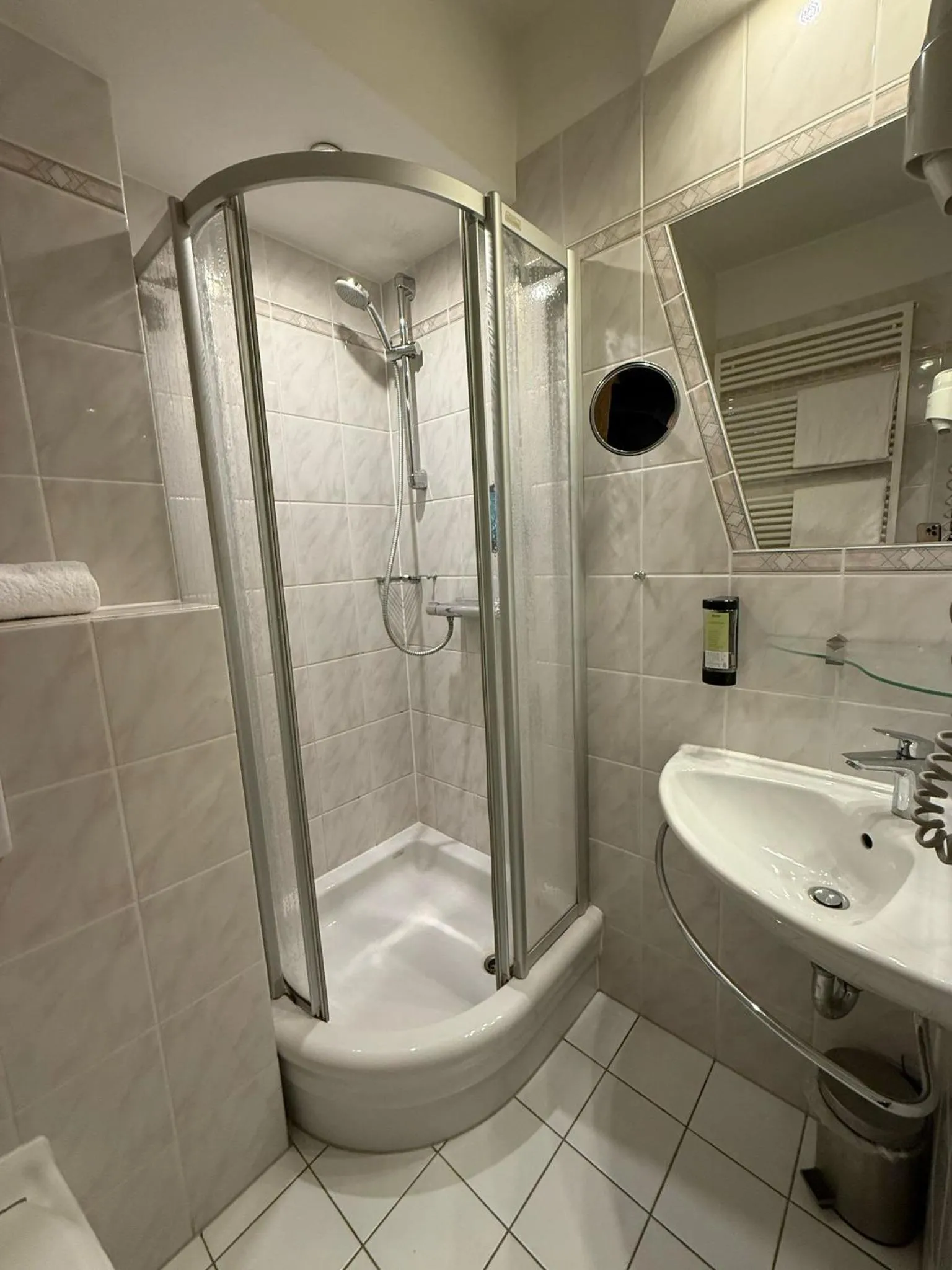 Shower in Sun Hotel