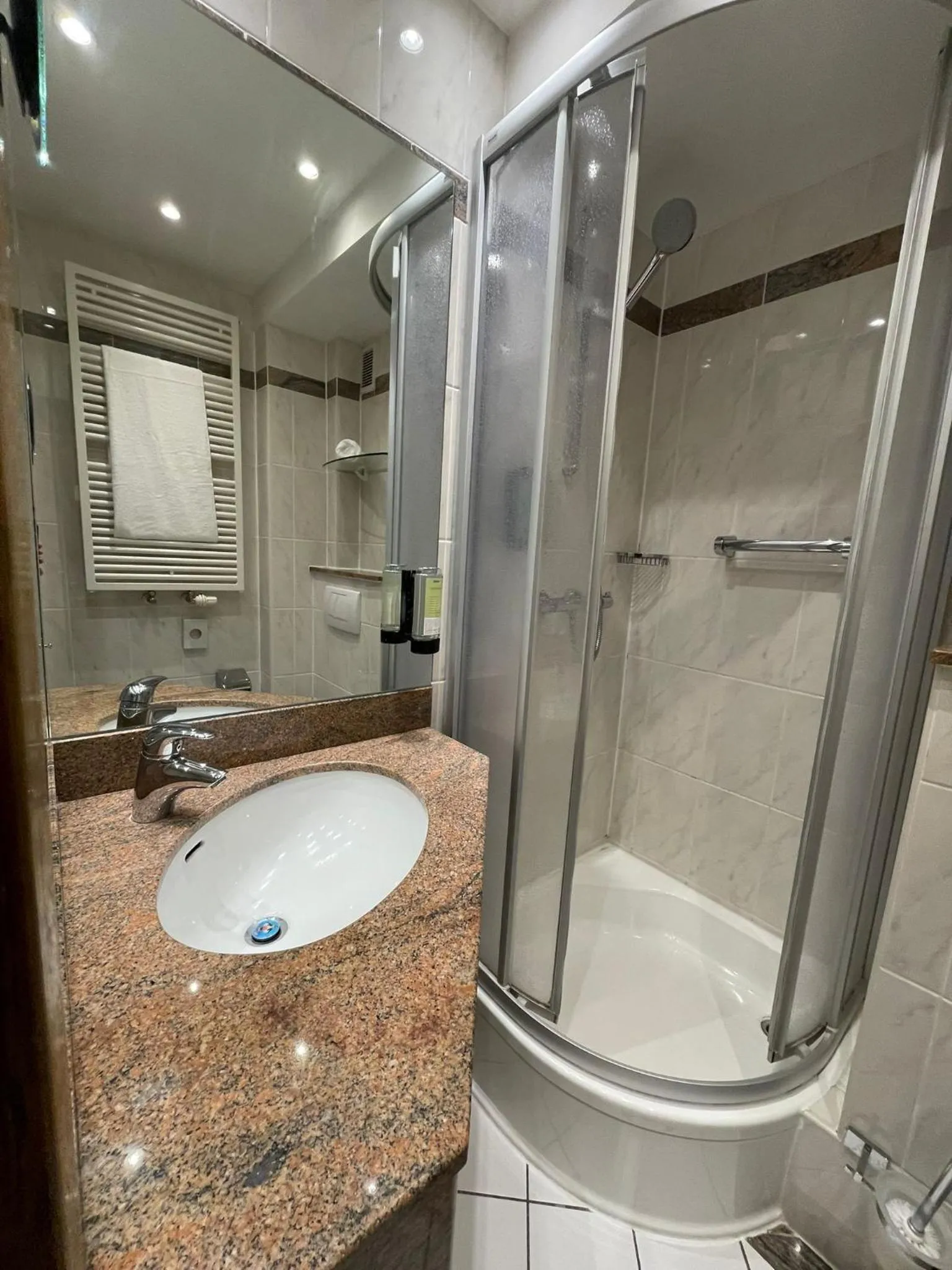 Shower in Sun Hotel