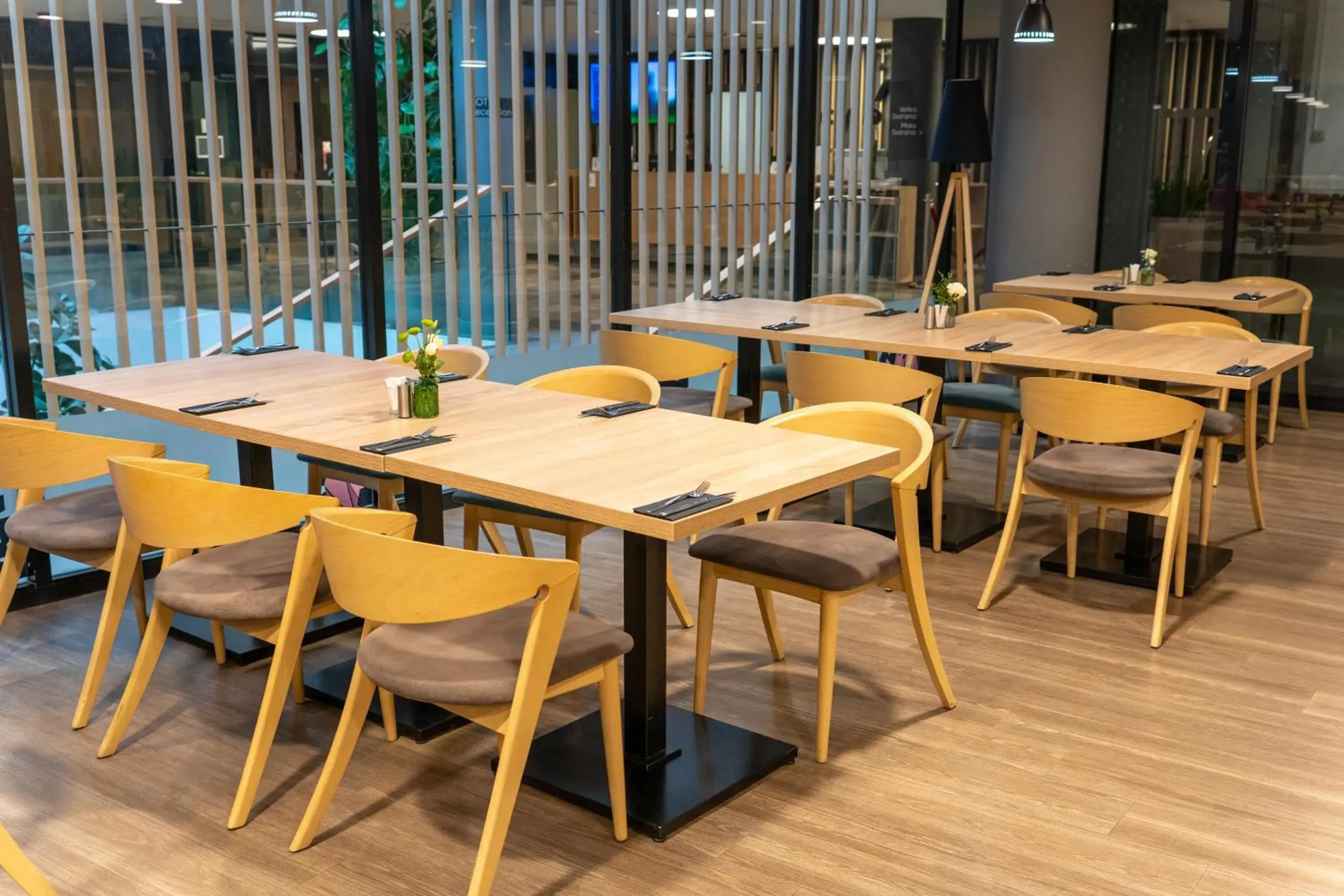 Restaurant/places to eat in Hotel Academia Restaurant/places to eat in Hotel Academia