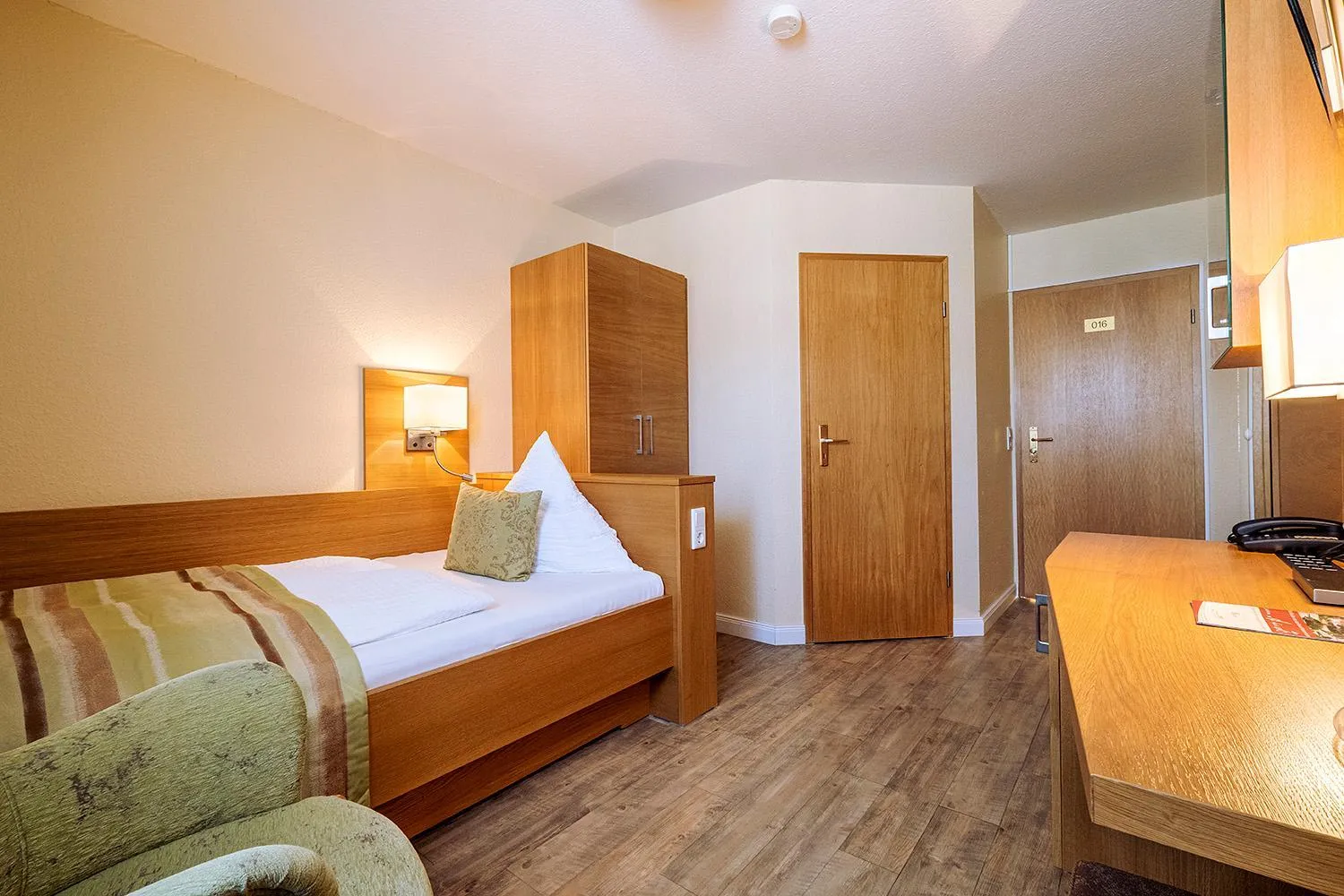 Bedroom, Bed in Hotel Neuwarft Altbau