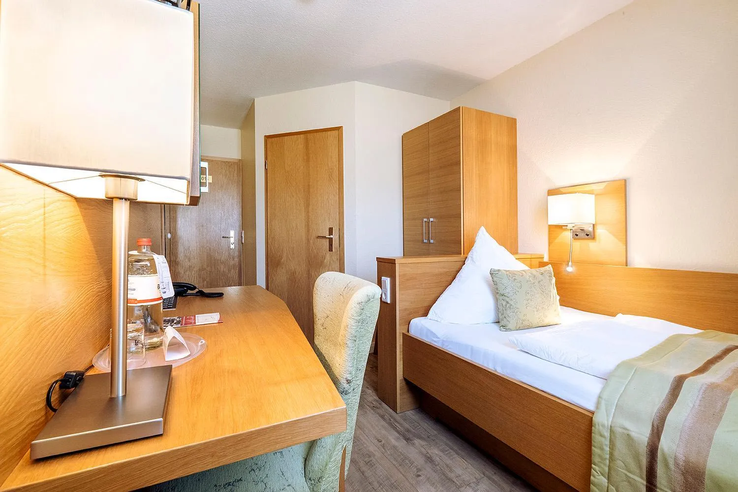 Bedroom, Bed in Hotel Neuwarft Altbau