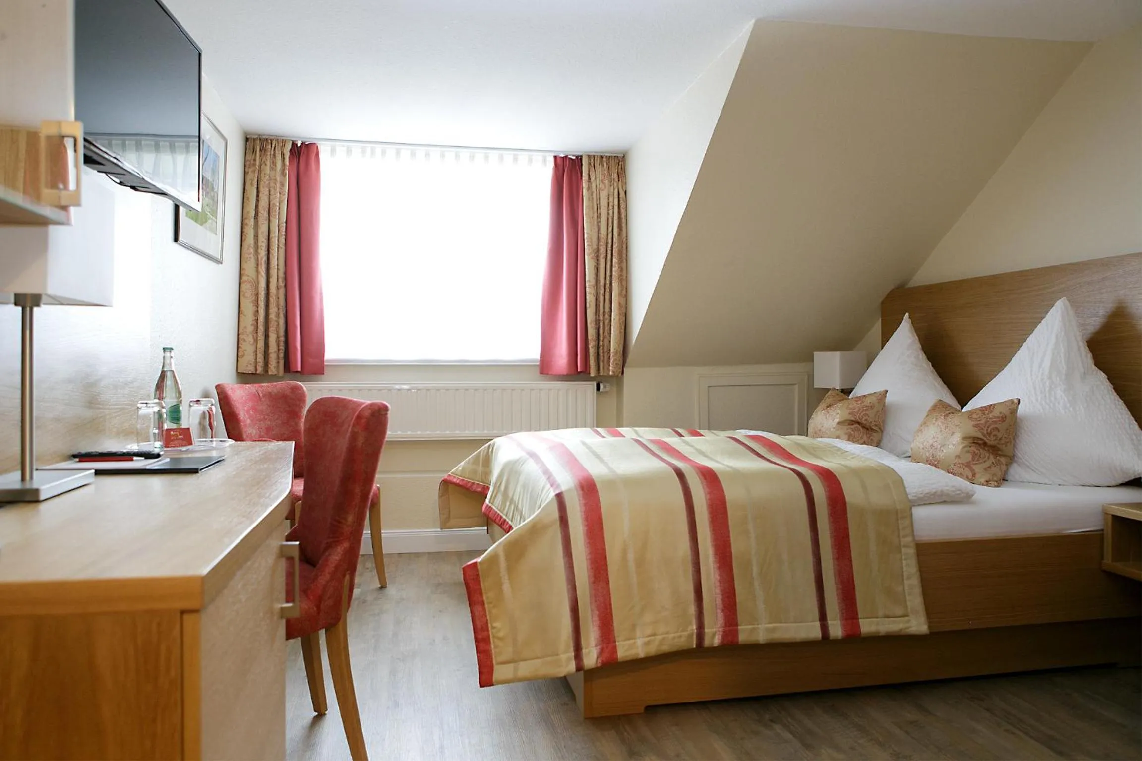 Bed in Hotel Neuwarft Altbau