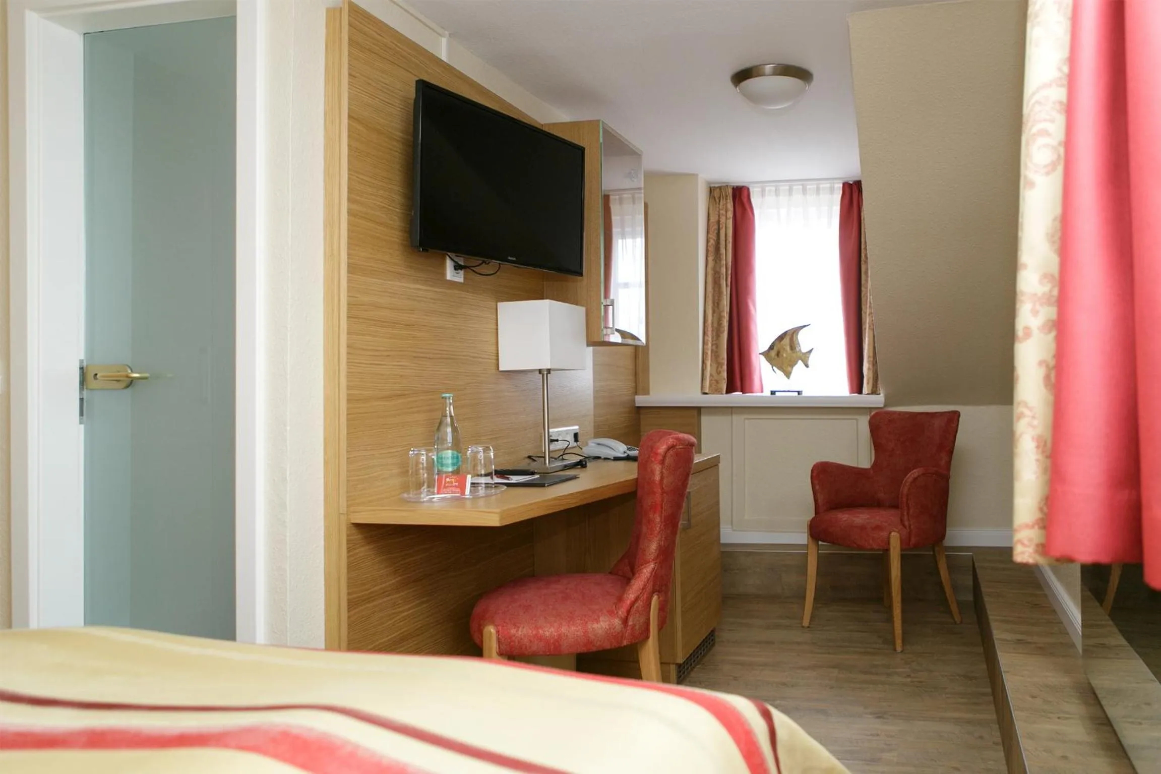 View (from property/room), Bed in Hotel Neuwarft Altbau