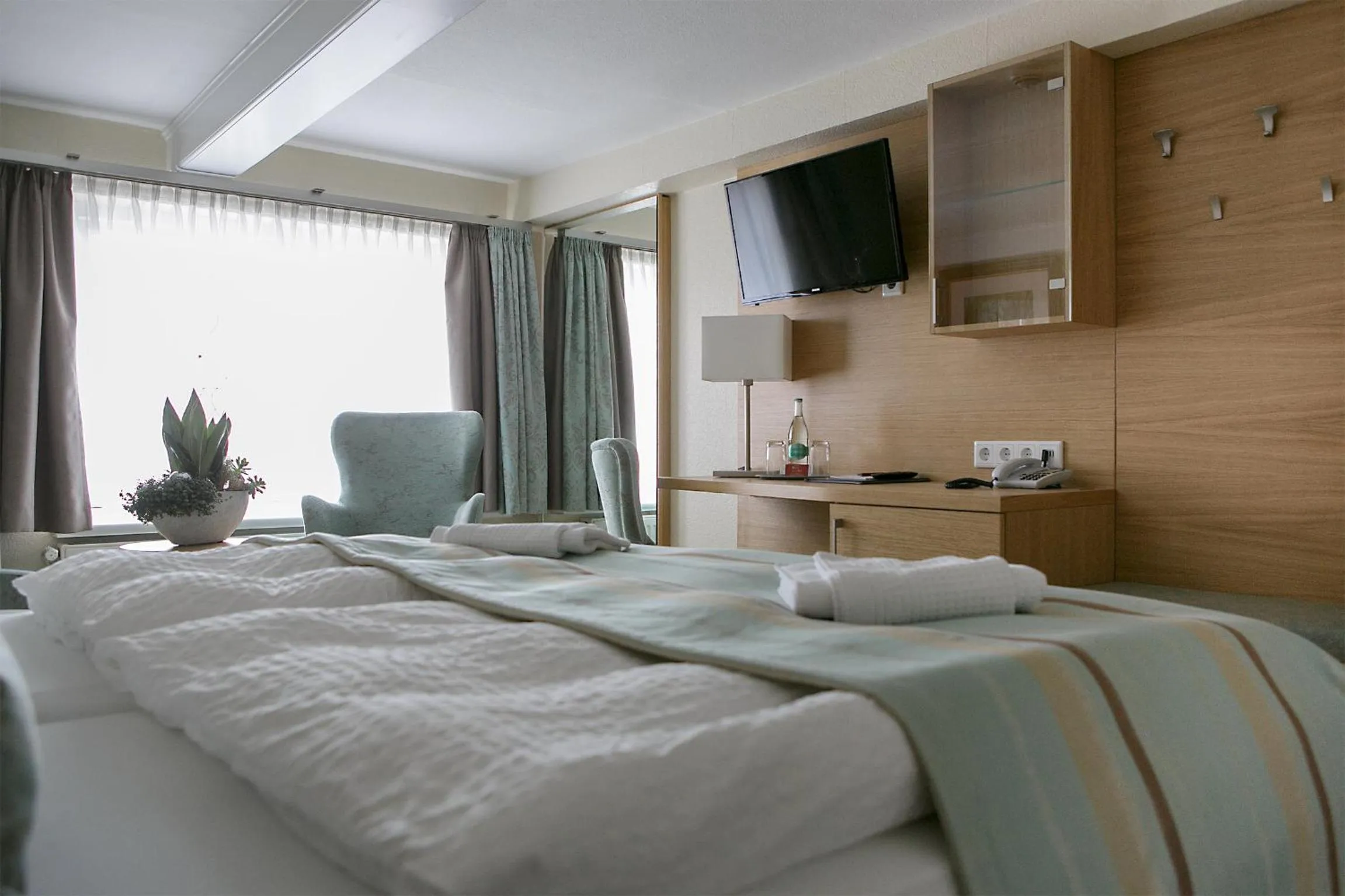 Bed in Hotel Neuwarft Altbau