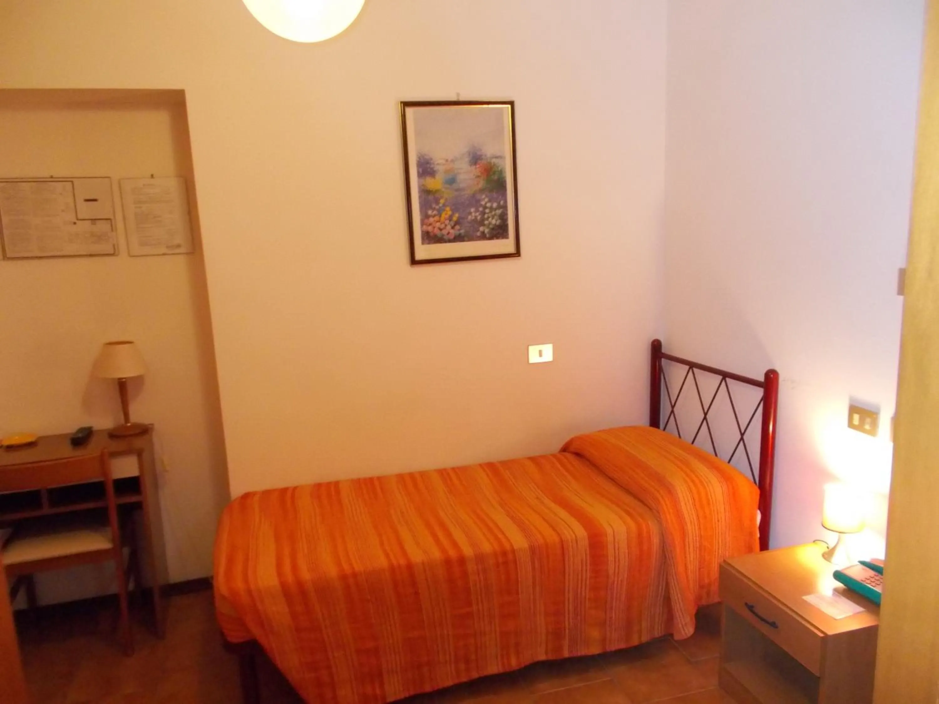 Photo of the whole room, Bed in Pensione Delfino Azzurro