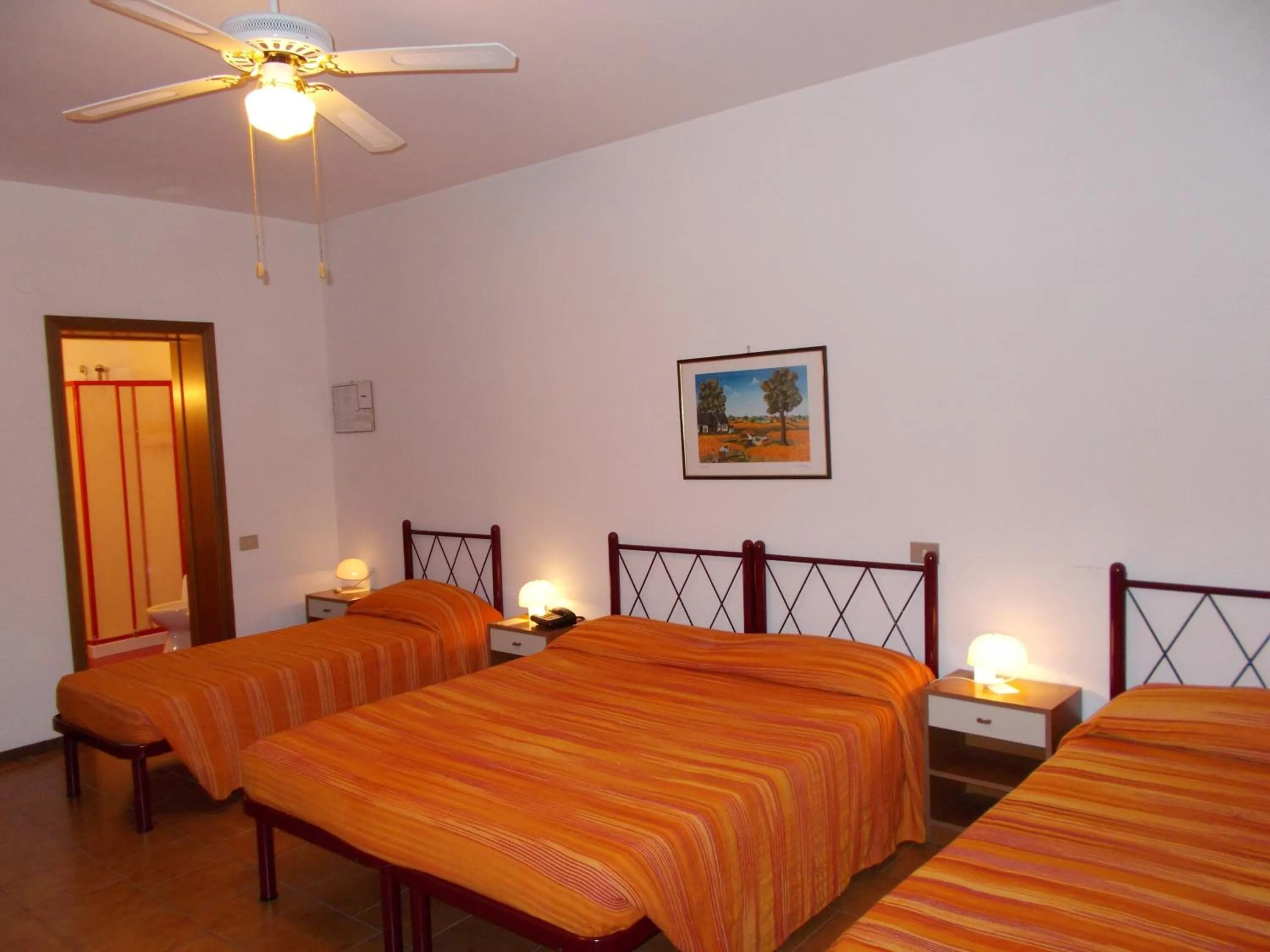 Photo of the whole room, Bed in Pensione Delfino Azzurro