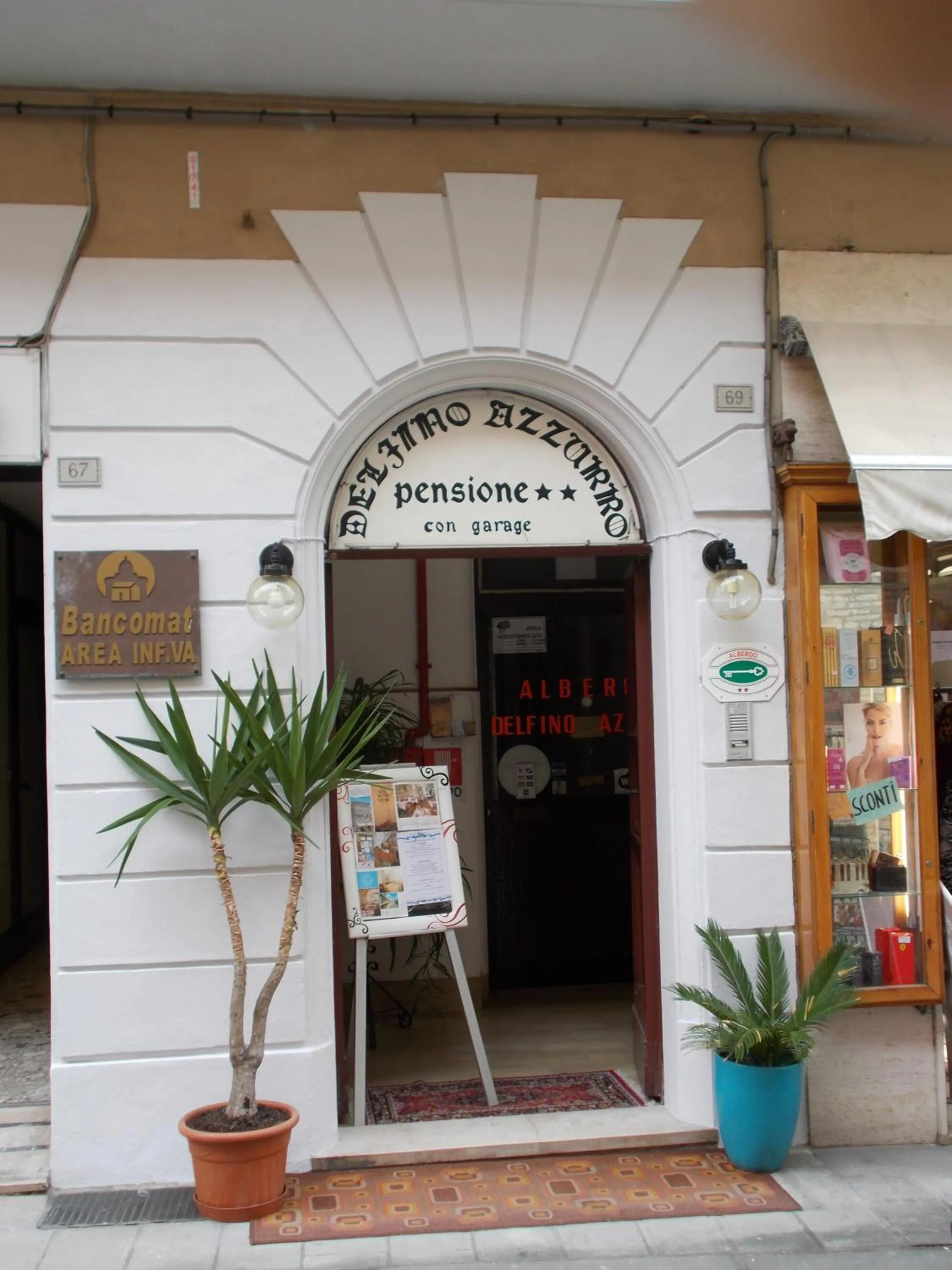 Facade/entrance in Pensione Delfino Azzurro