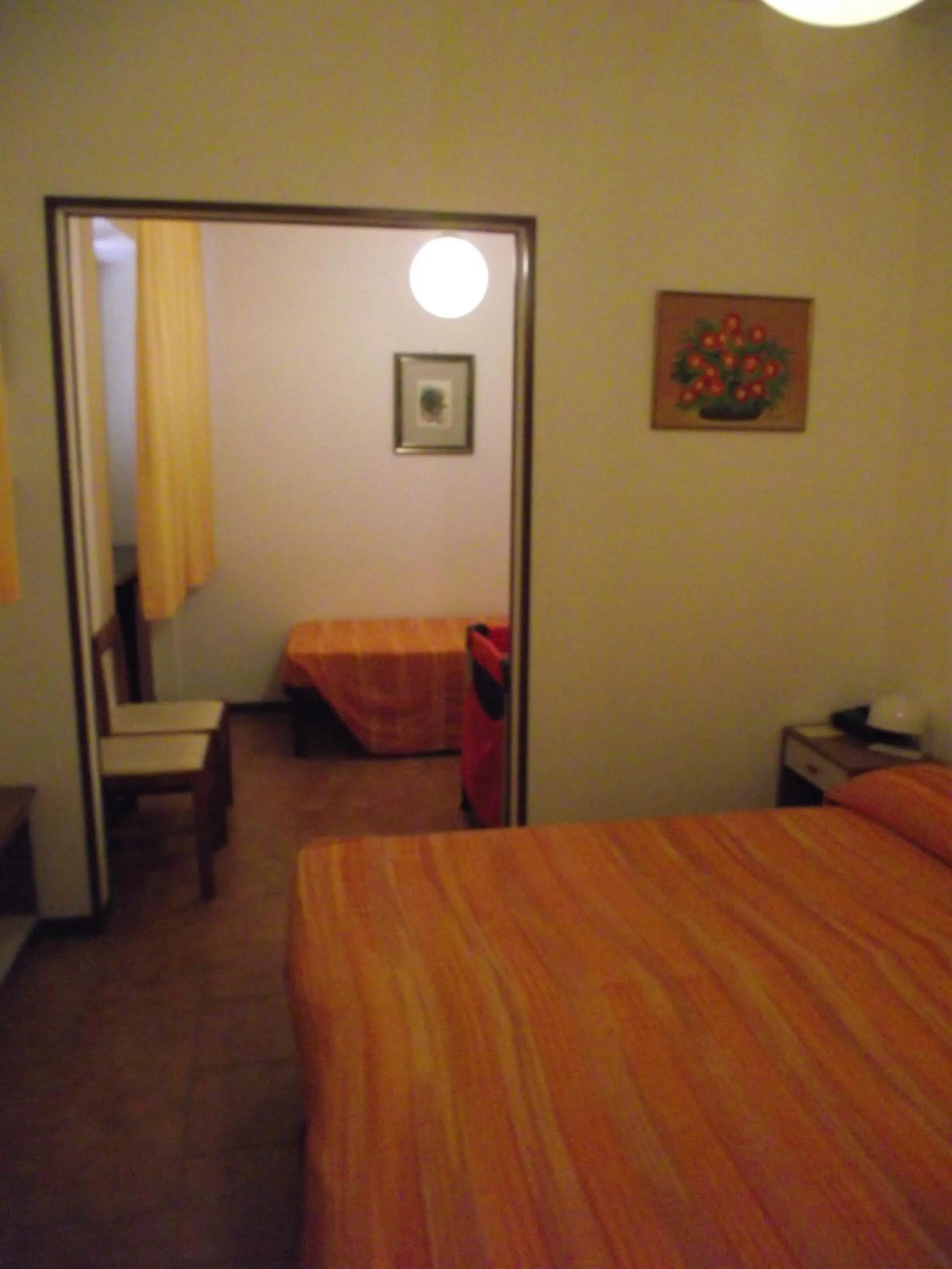 Photo of the whole room, Bed in Pensione Delfino Azzurro