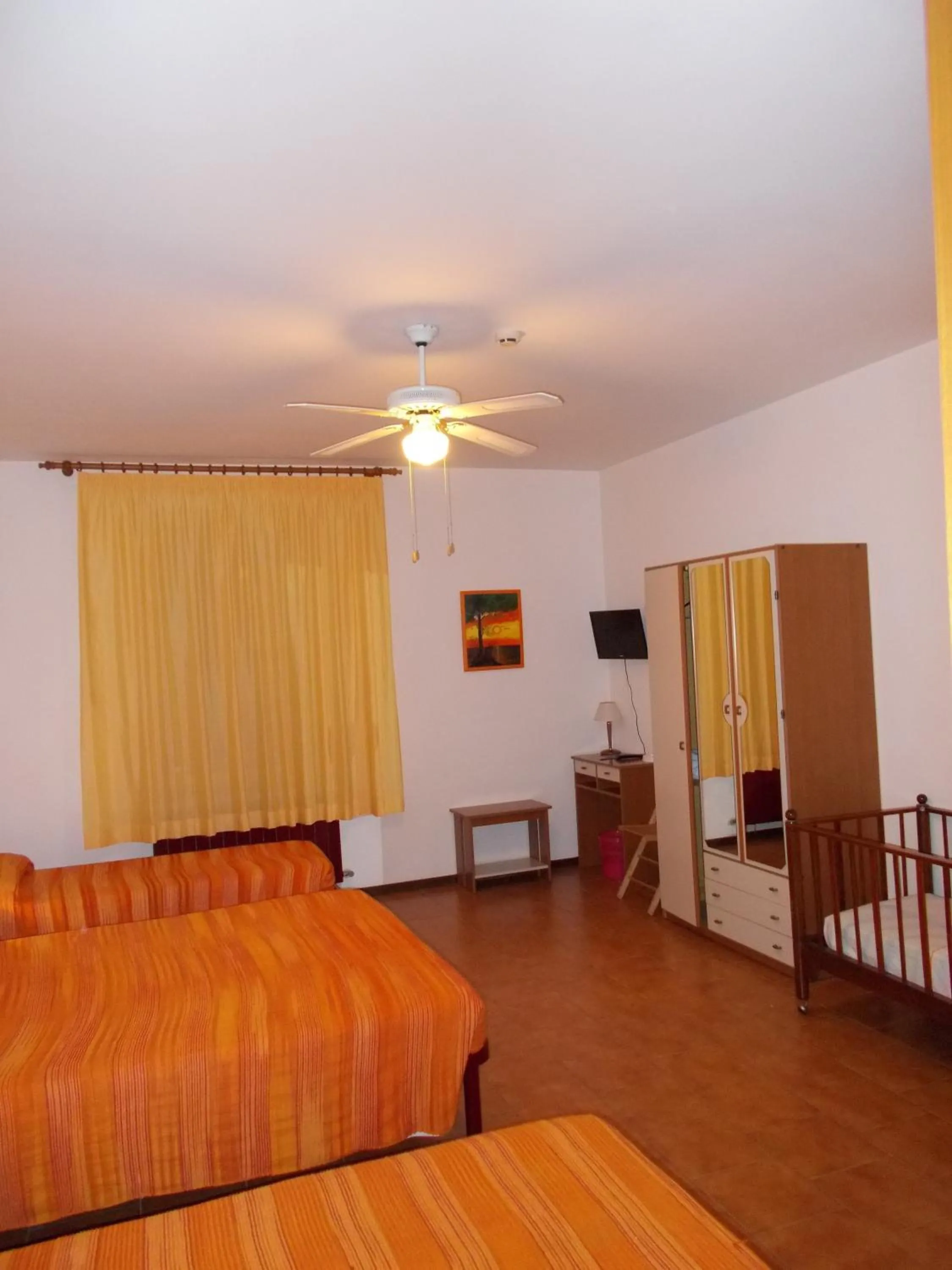 Photo of the whole room, Bed in Pensione Delfino Azzurro