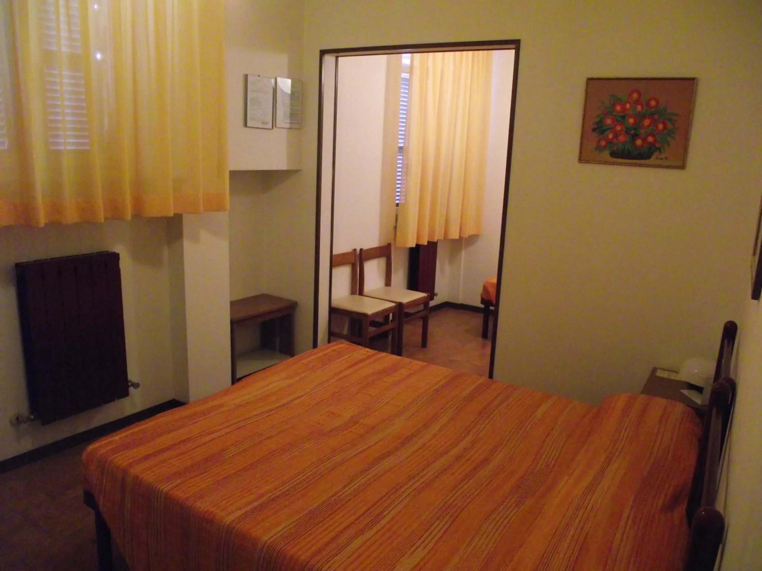 Photo of the whole room, Bed in Pensione Delfino Azzurro