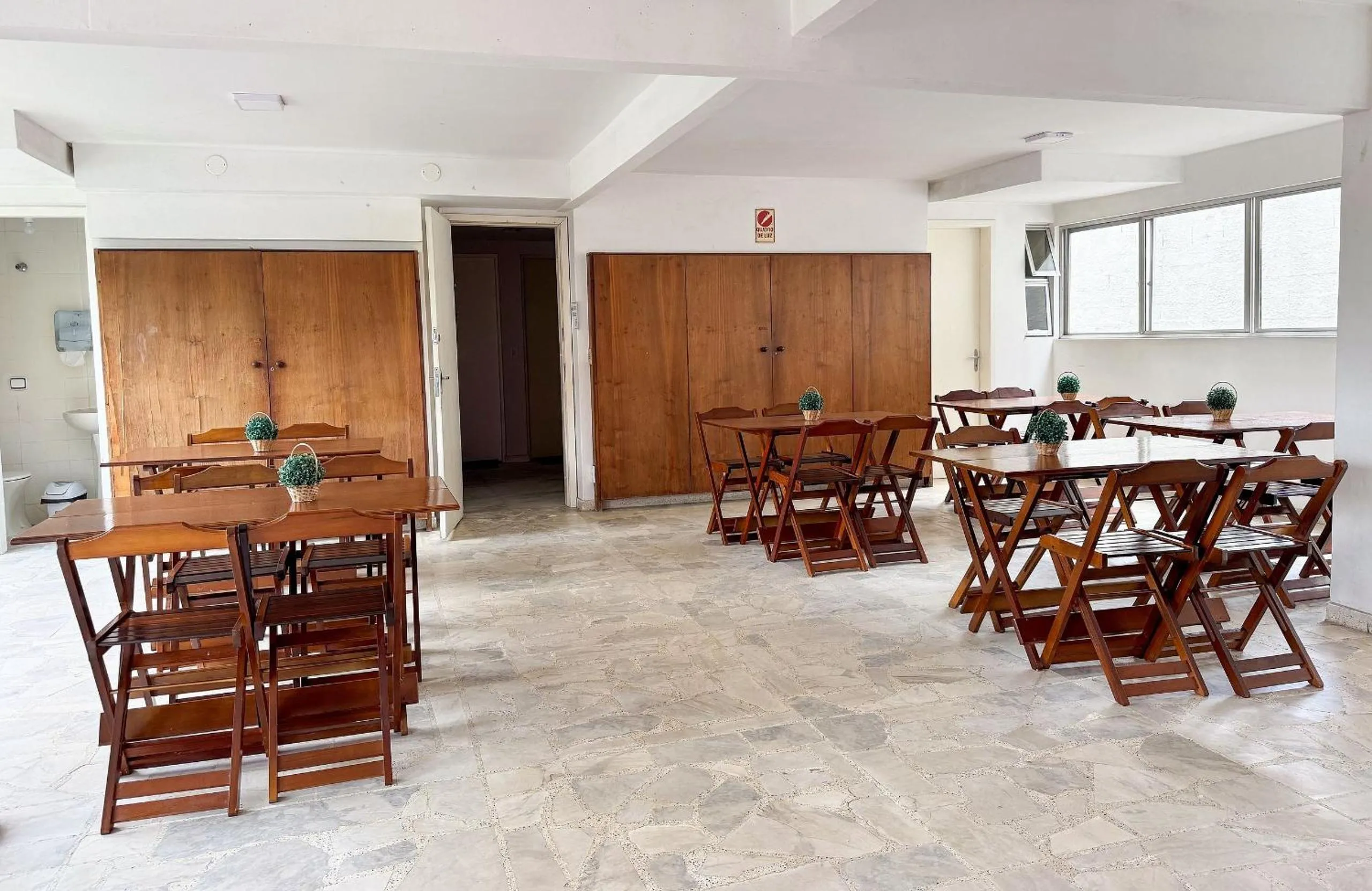 Game Room in Dois Quartos, Vitrola, Coleção Vinil, próx Barigui