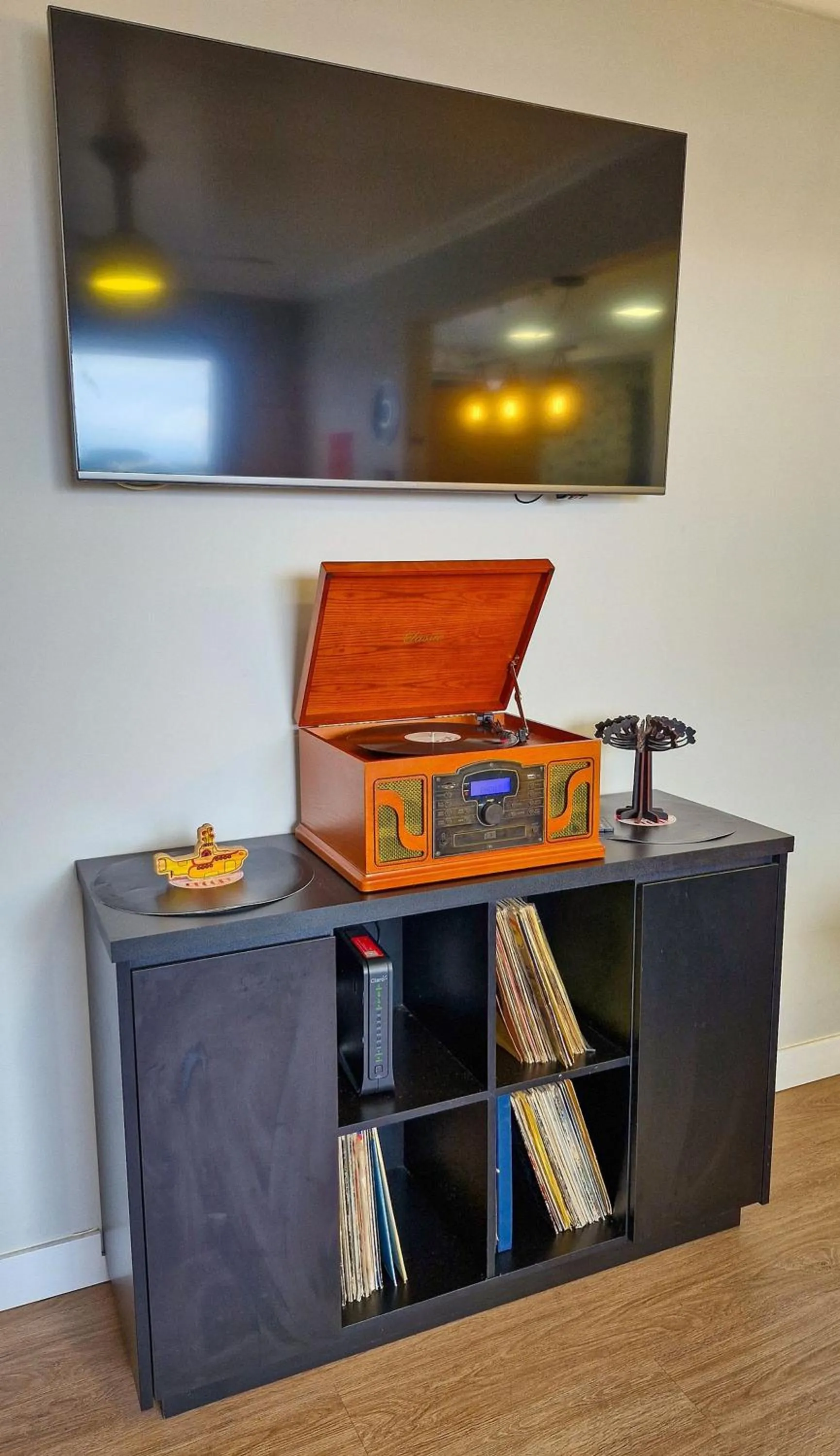 Communal lounge/ TV room in Dois Quartos, Vitrola, Coleção Vinil, próx Barigui