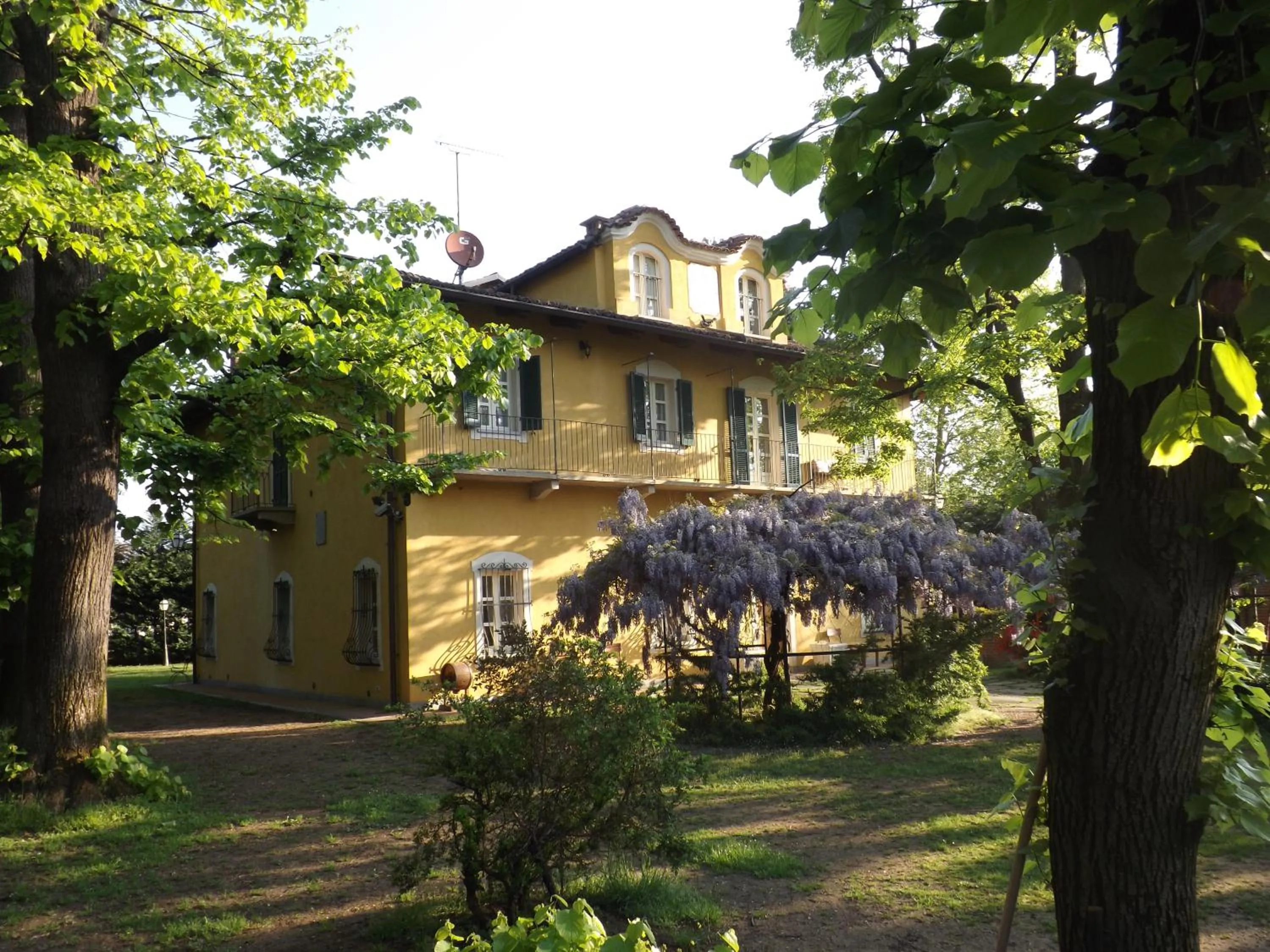 Property building in Villa Mirano Bed & Breakfast