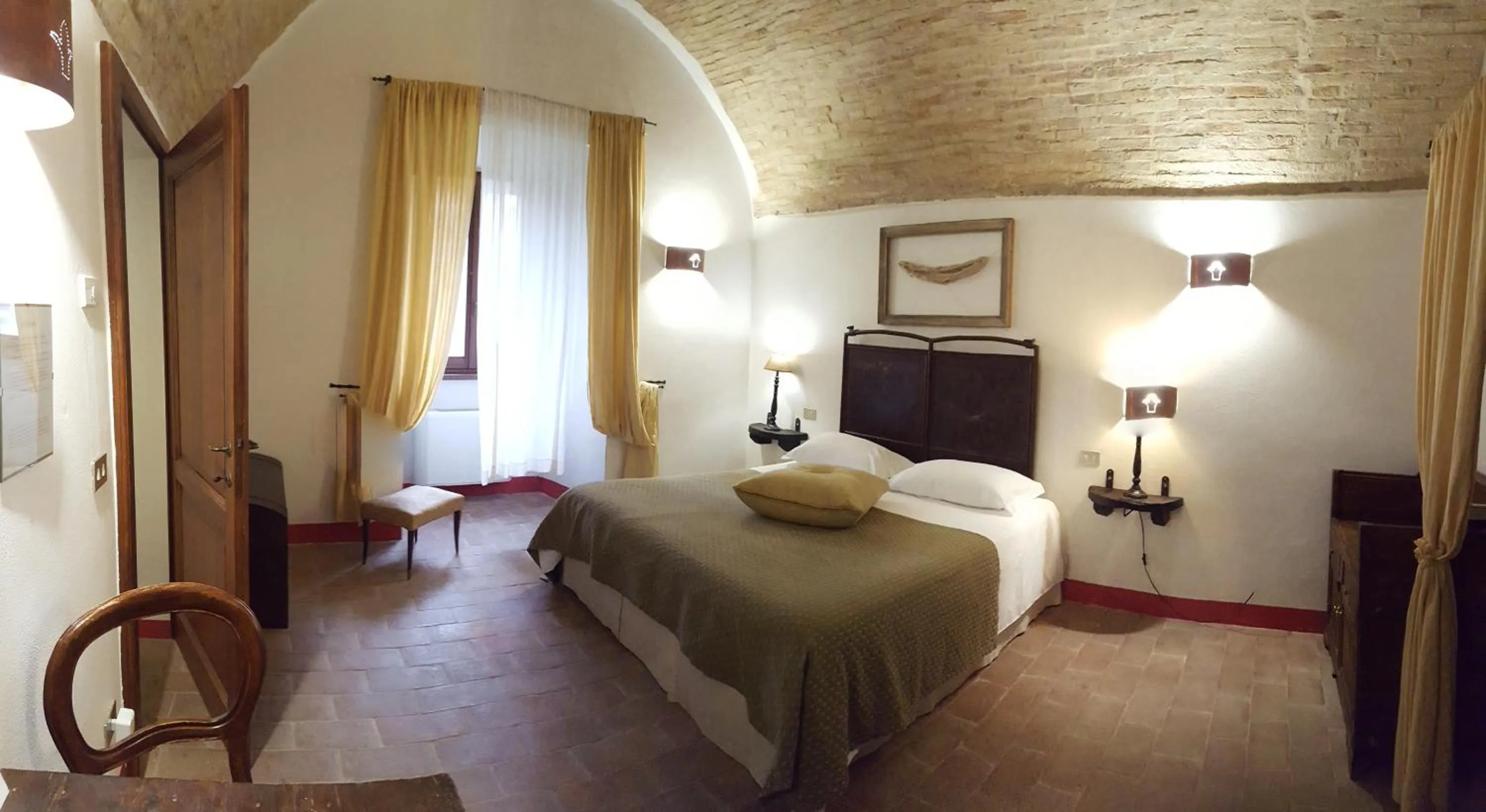 Photo of the whole room, Bed in Torre della Botonta