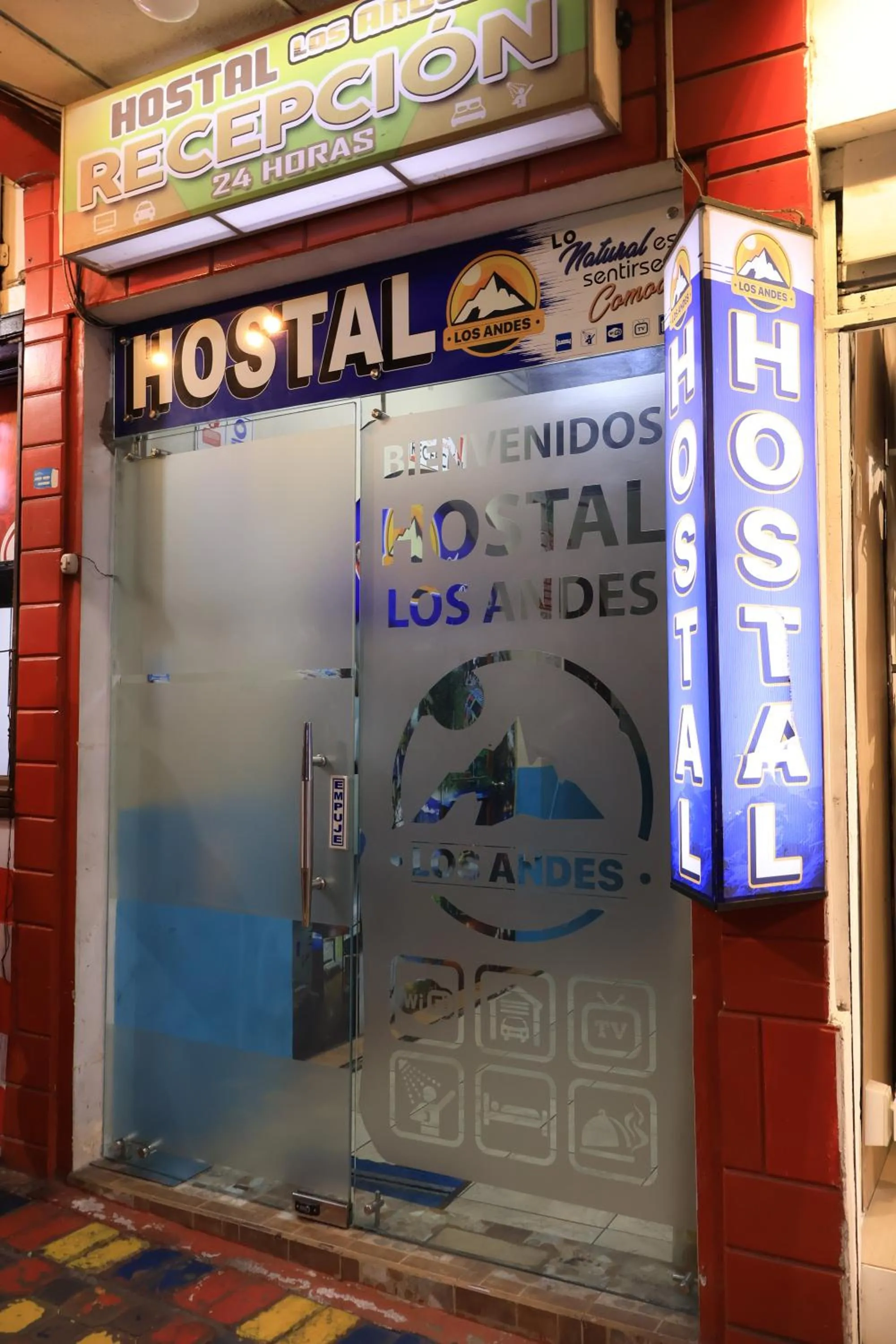 Lobby or reception in Andes Hostal