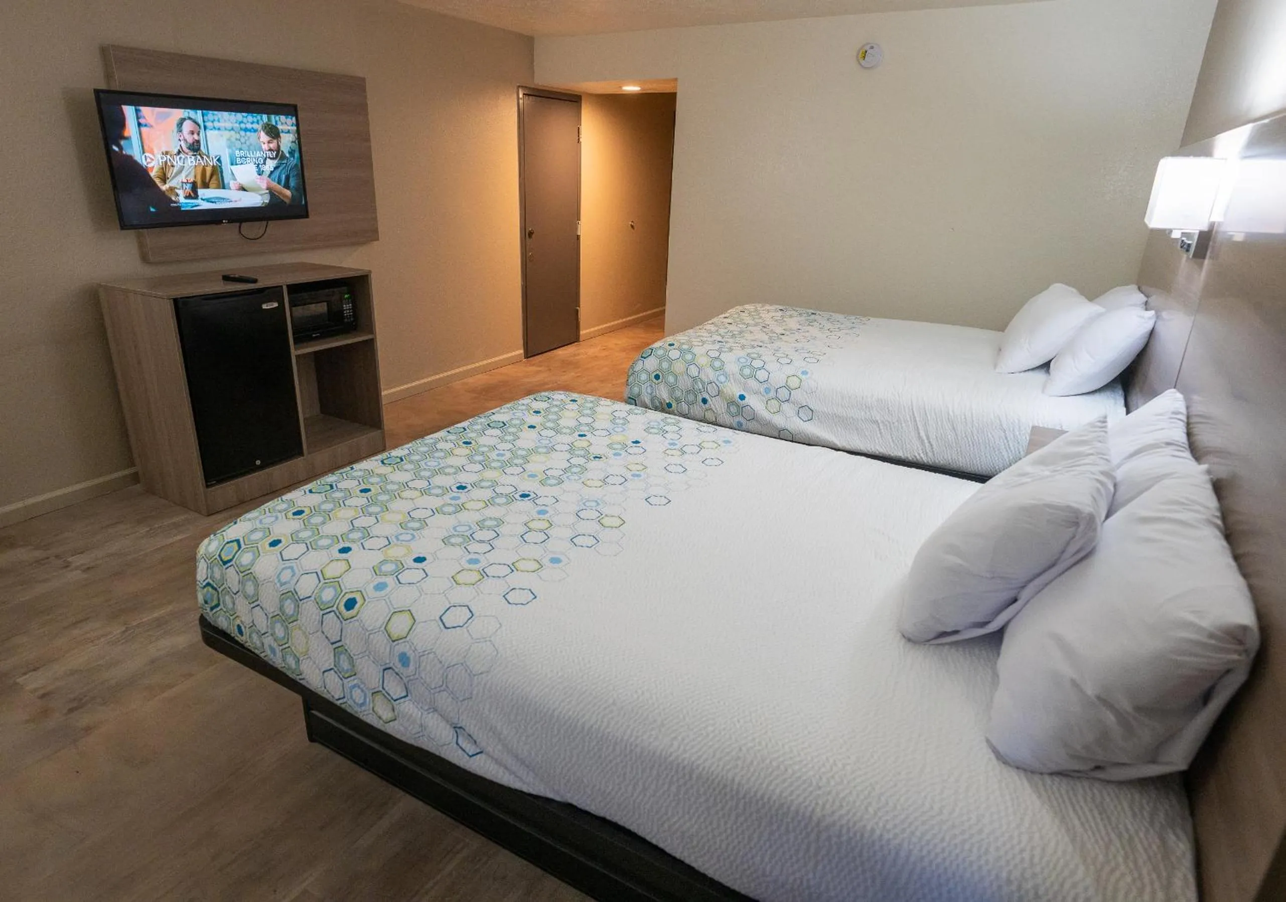 Bedroom, Bed in BlissPoint Inn, Kokomo