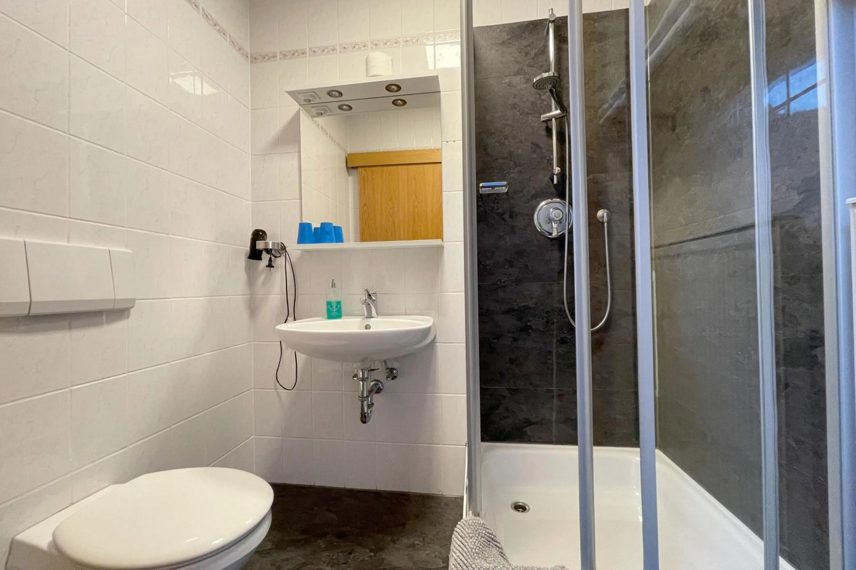 Shower in Hotel Wolke