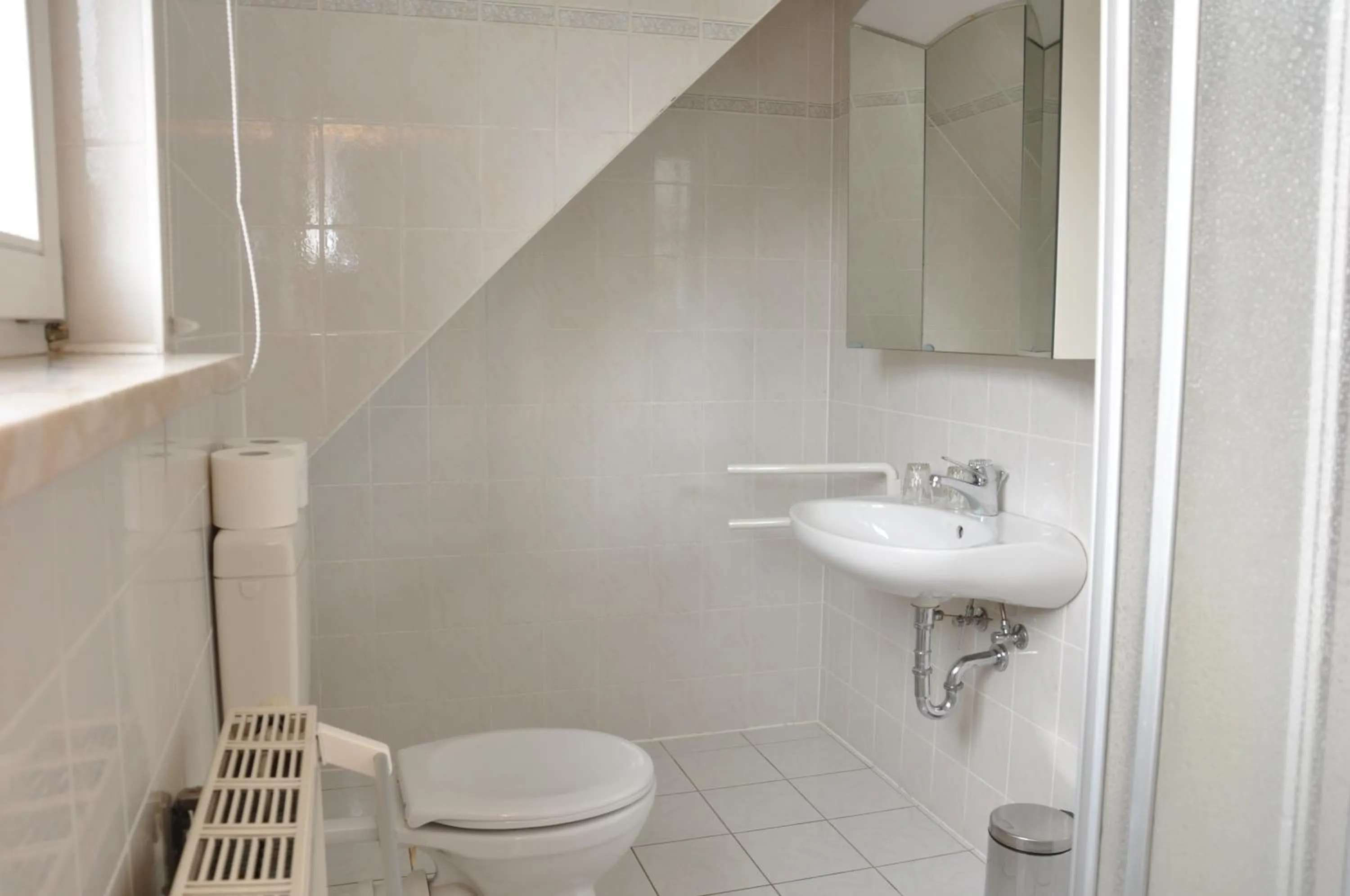 Shower in Hotel Wolke