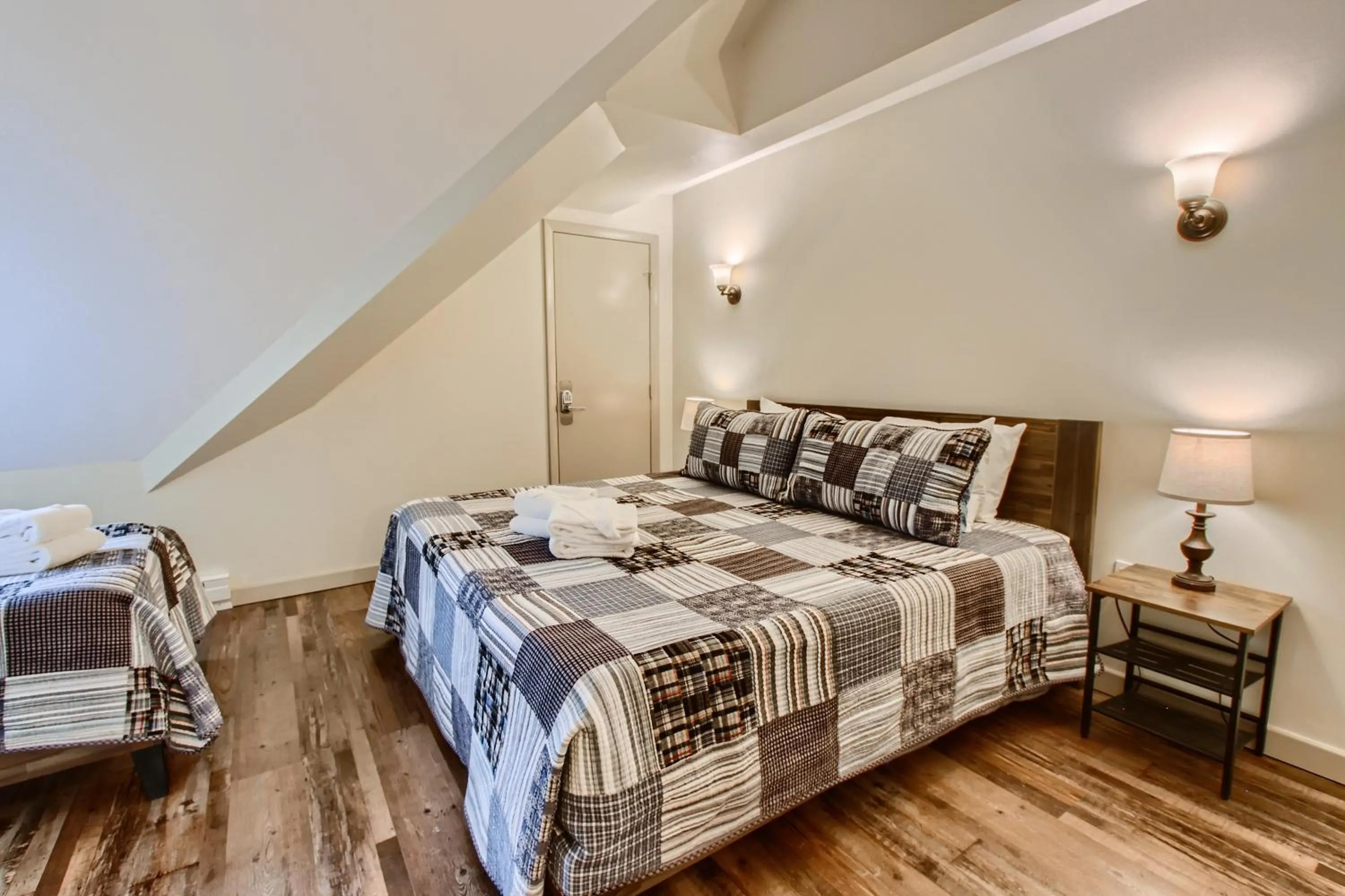 Bed in Mountain Green, Condos at Killington