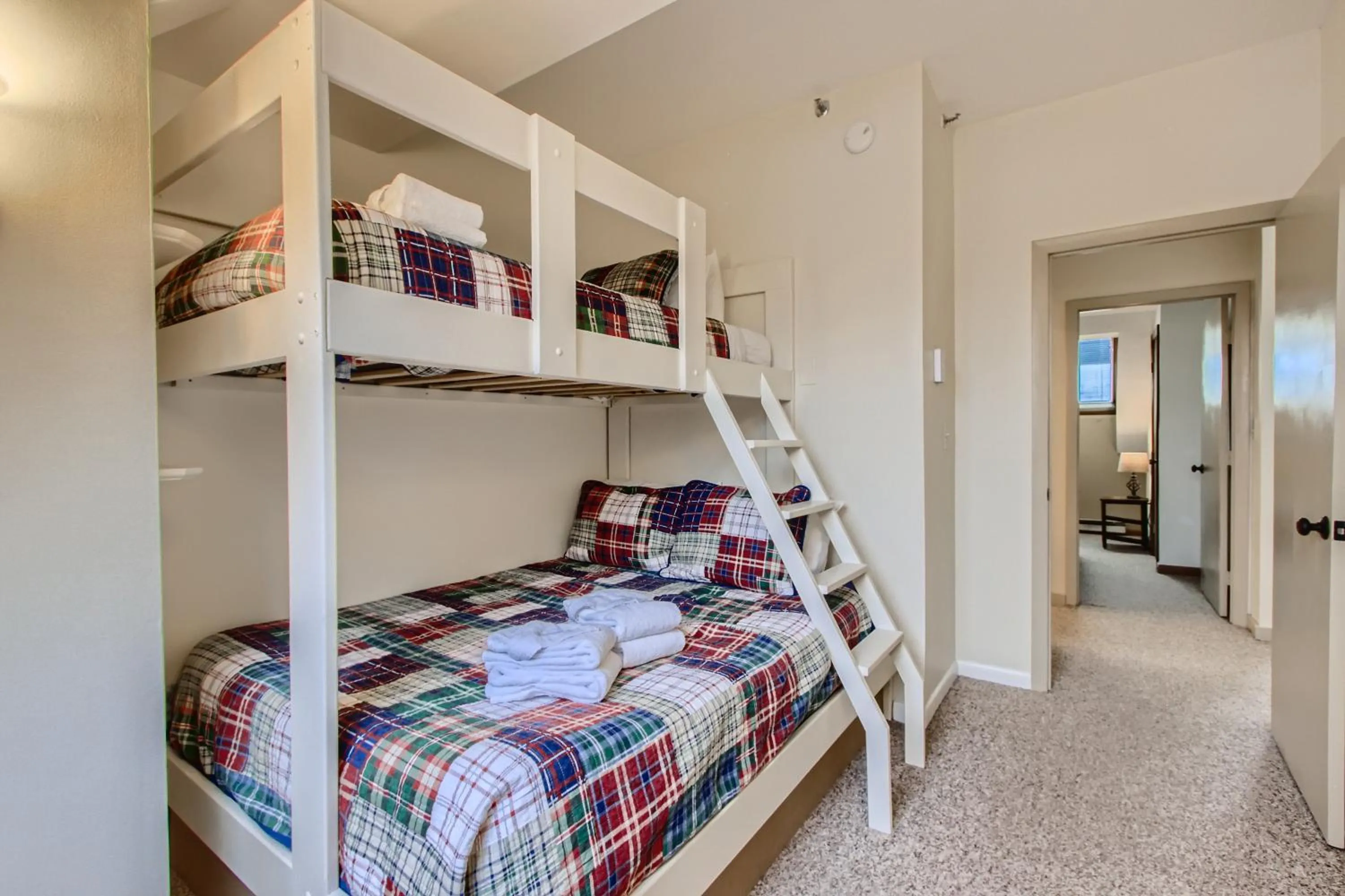 Bedroom, Bed in Mountain Green, Condos at Killington