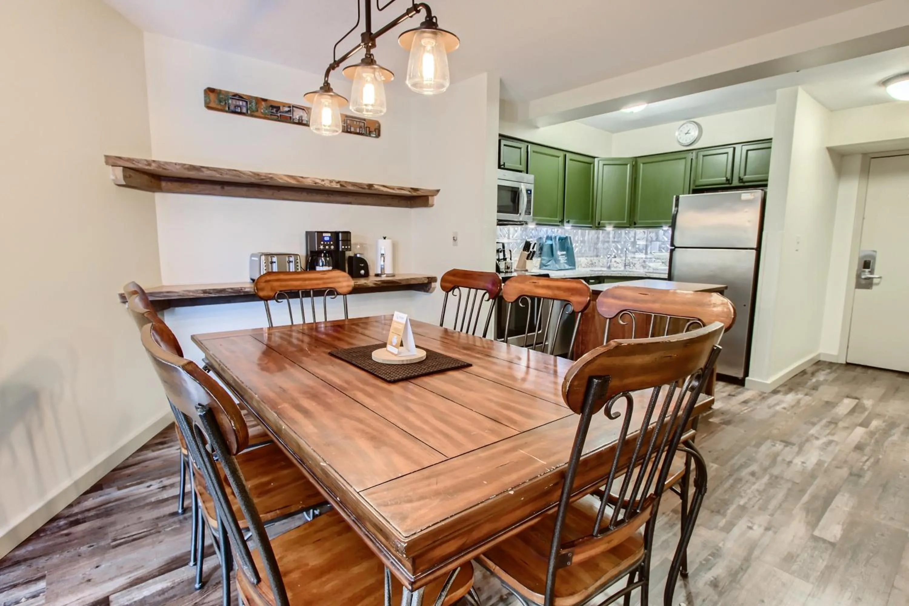 Dining area in Mountain Green, Condos at Killington