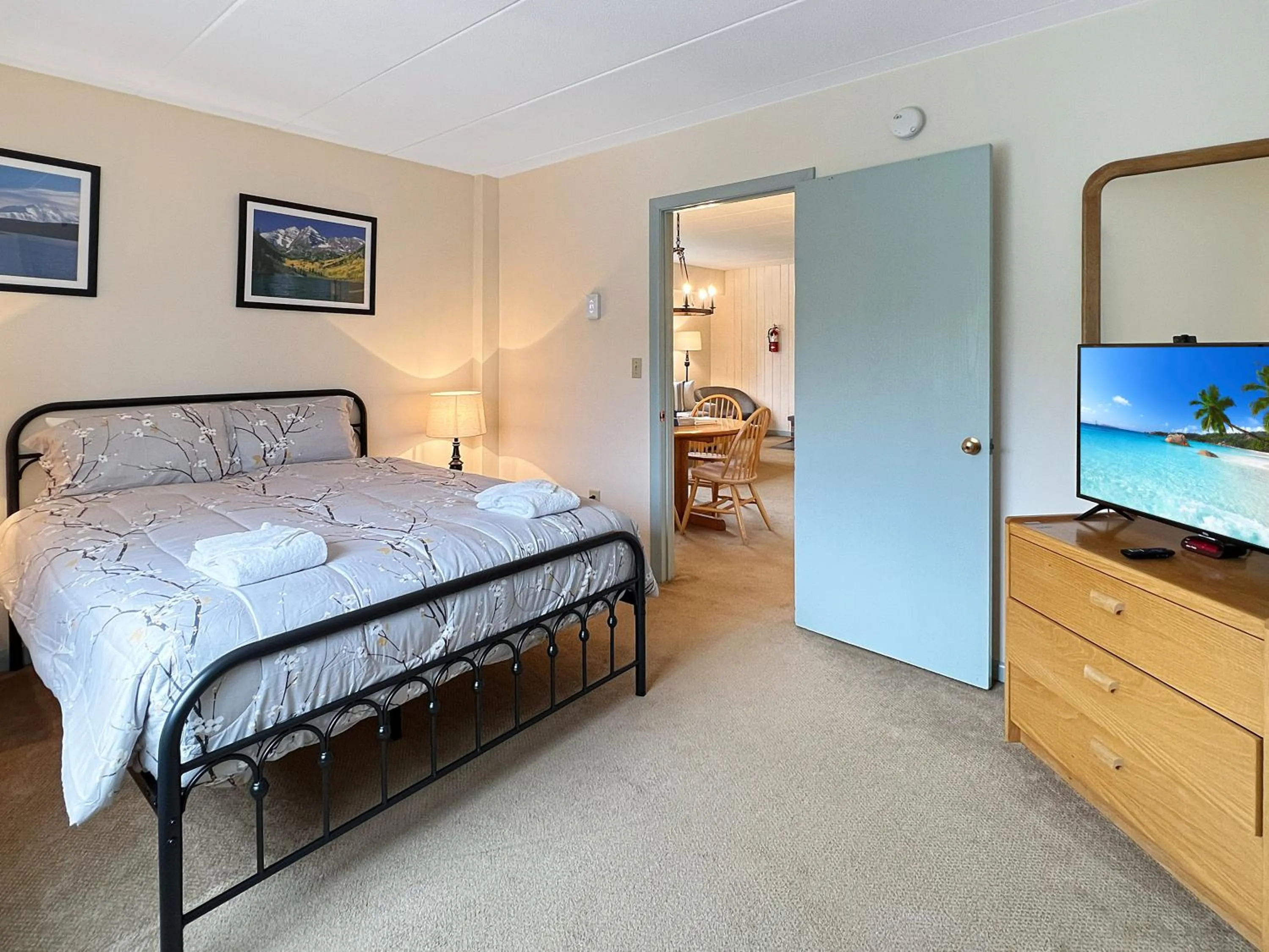 TV and multimedia, Bed in Mountain Green, Condos at Killington